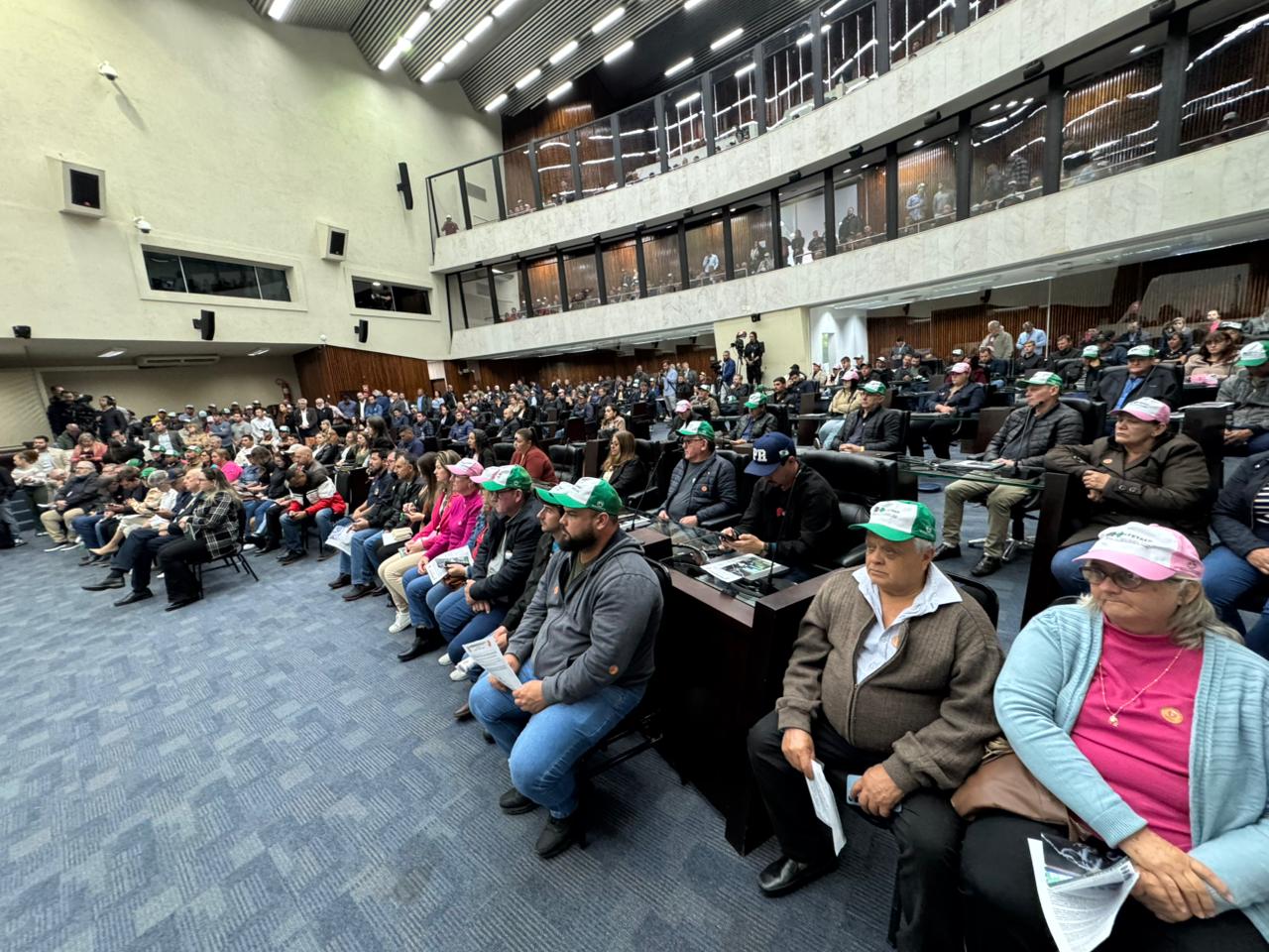 Artagão Júnior destaca compromisso com produtores durante audiência sobre a crise no preço do leite