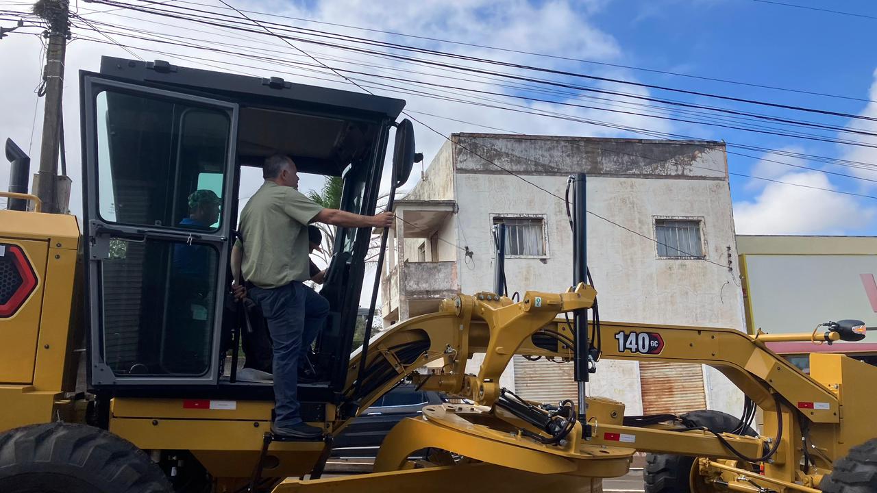 Artagão Júnior participa da entrega de maquinários e anuncia mais de R$ 35 milhões para Califórnia
