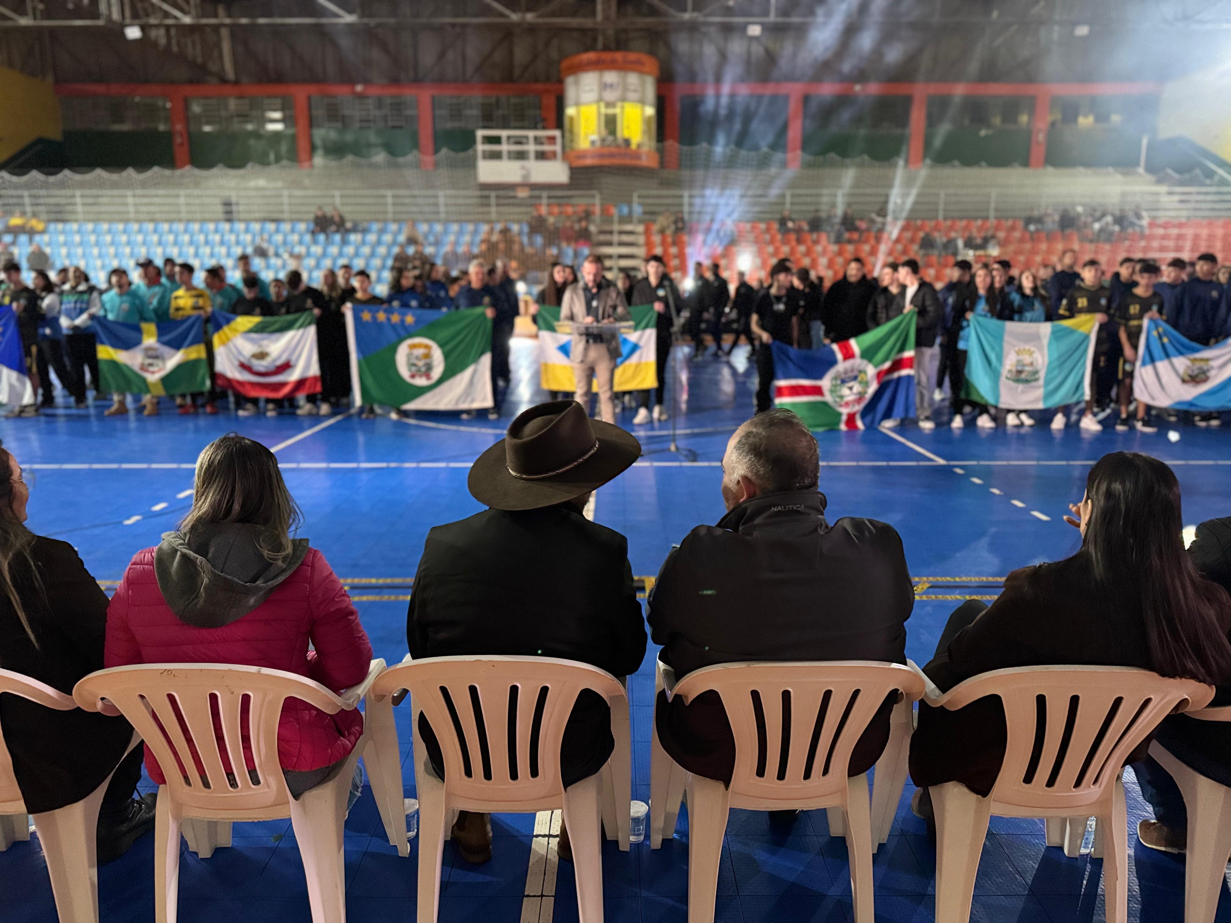 Artagão Júnior, prefeito Jaison Mendes prestigiam abertura da 67ª edição dos Jogos Abertos do Paraná