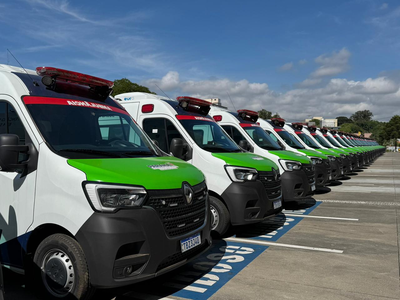 Artagão Júnior comemora entrega de 150 novas ambulâncias que reforçam o atendimento de emergência