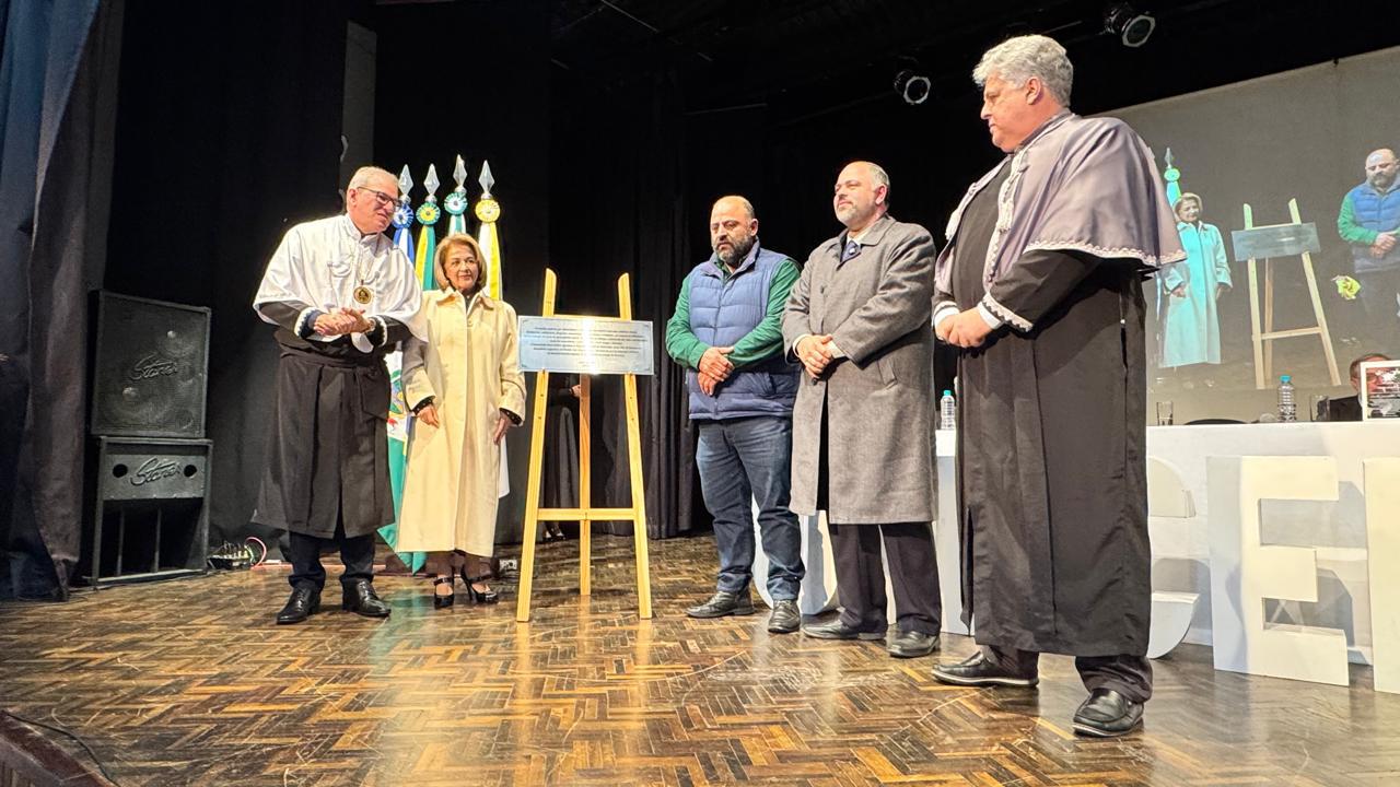Artagão Júnior prestigia aniversário de 35 anos da Unicentro em Guarapuava