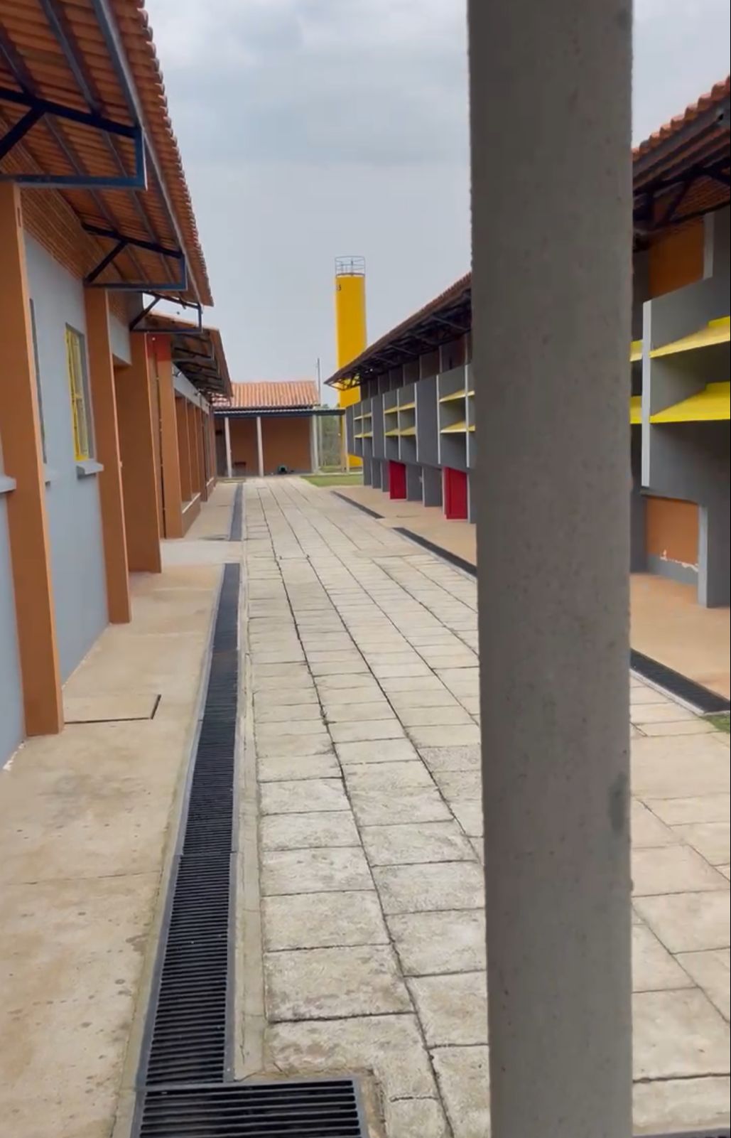 Artagão Júnior visita escola em Guamiranga e elogia estrutura de ensino