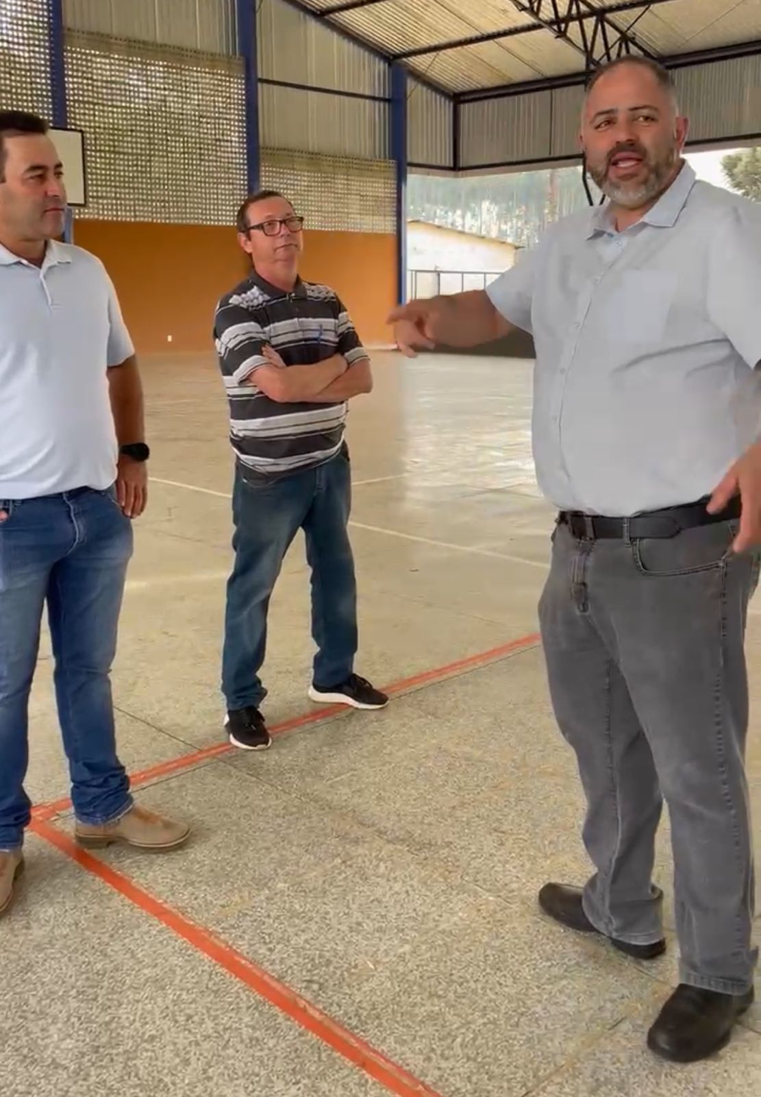 Artagão Júnior visita escola em Guamiranga e elogia estrutura de ensino
