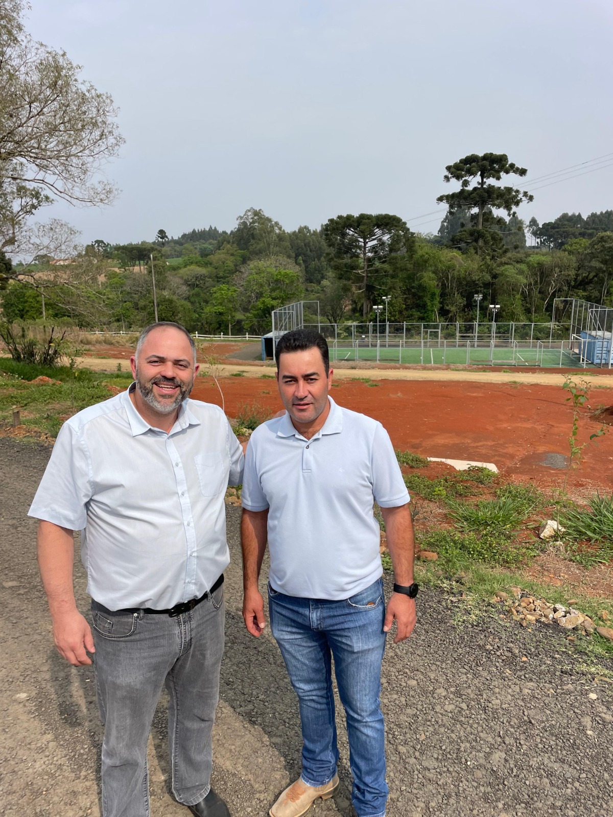 Artagão Júnior visita escola em Guamiranga e elogia estrutura de ensino