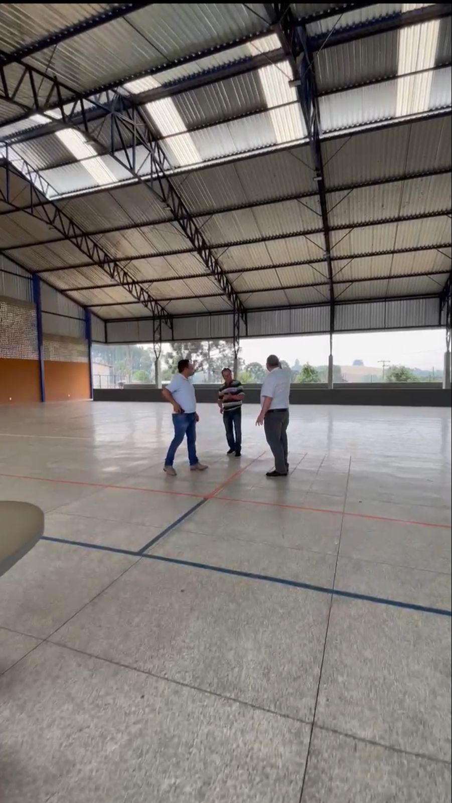 Artagão Júnior visita escola em Guamiranga e elogia estrutura de ensino