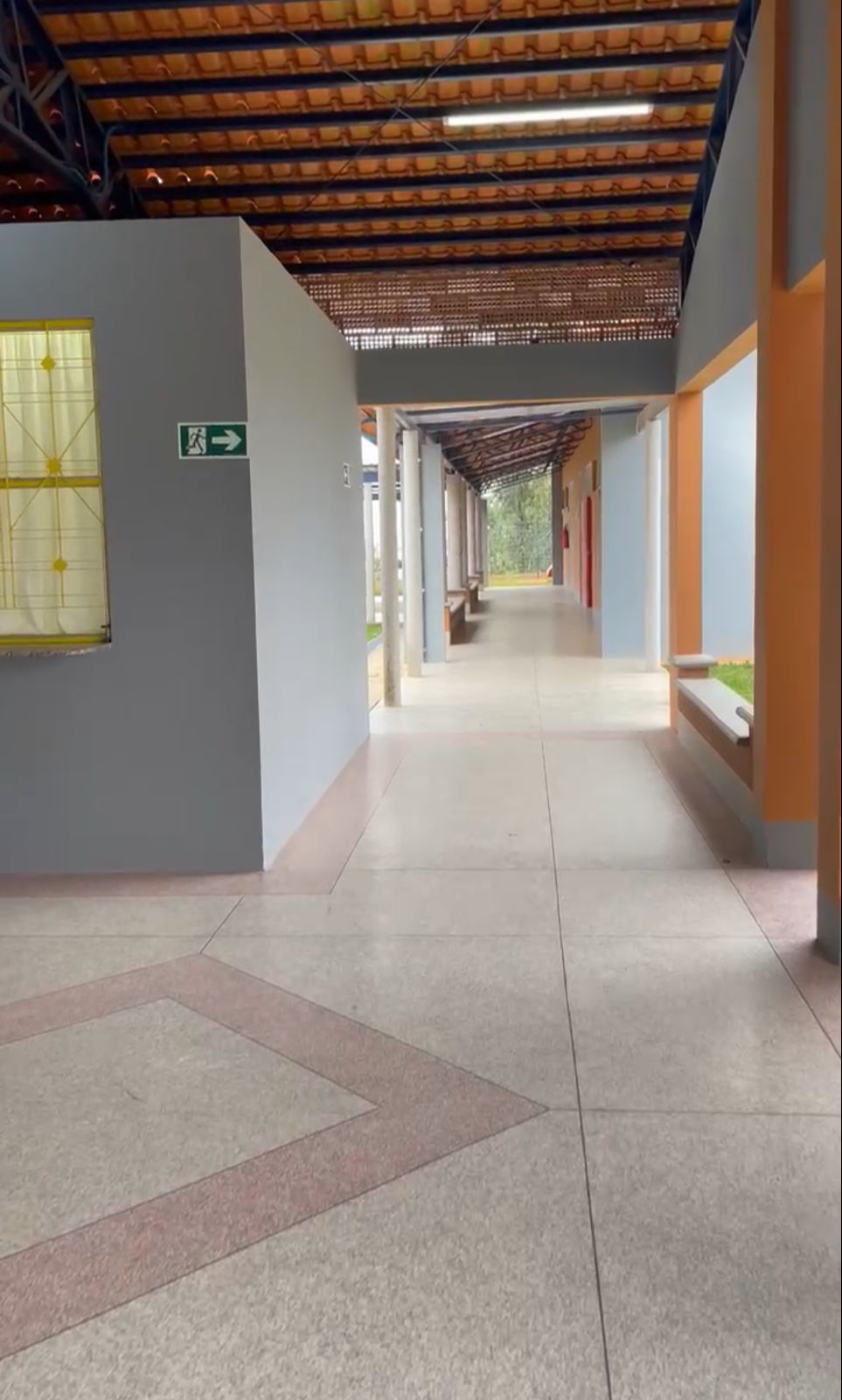 Artagão Júnior visita escola em Guamiranga e elogia estrutura de ensino