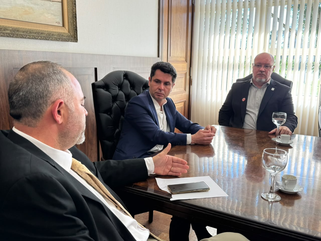 Presidente do Bloco da Madeira, deputado Artagão Júnior, reúne setor produtivo para debater Legislaç