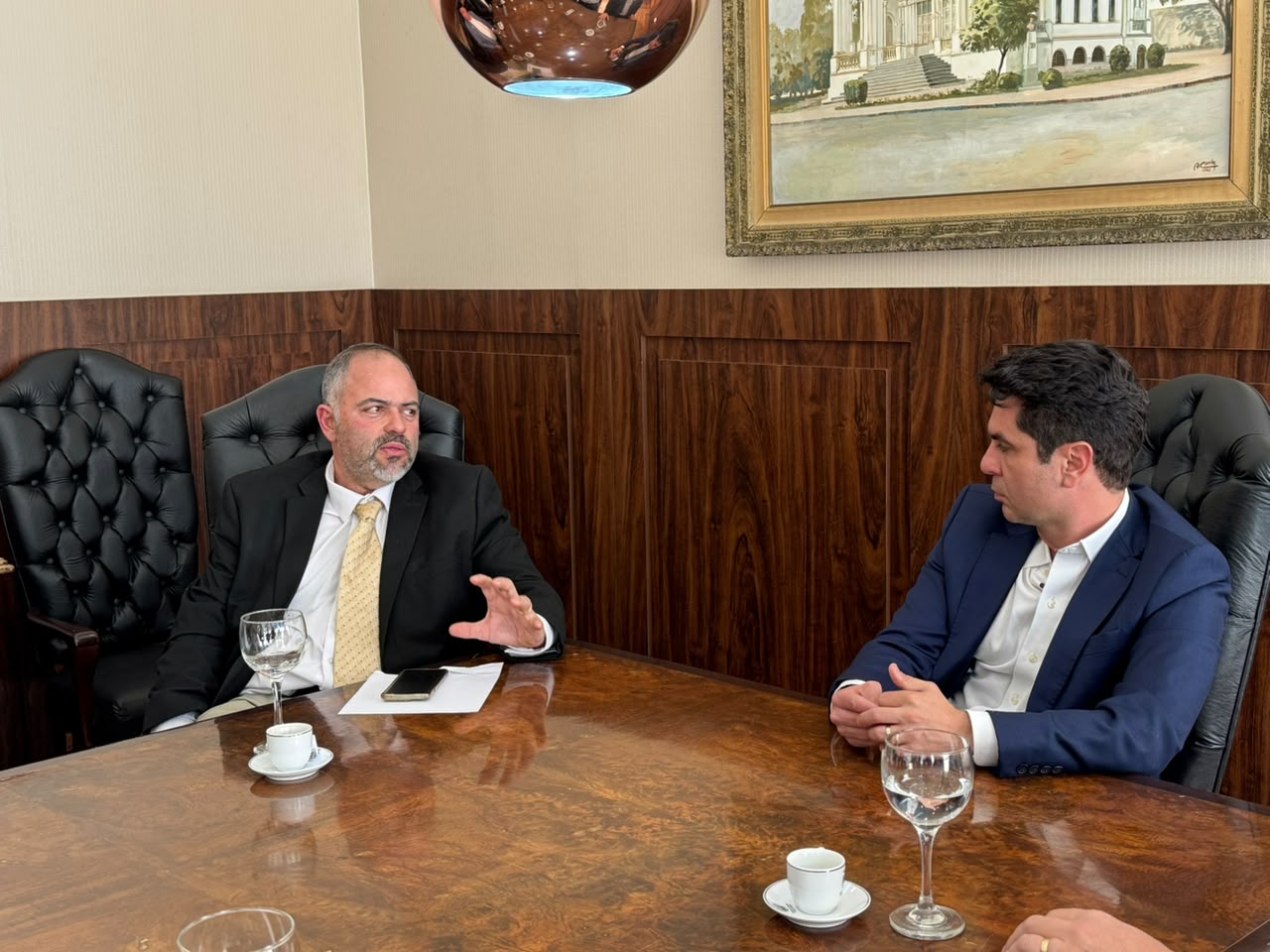Presidente do Bloco da Madeira, deputado Artagão Júnior, reúne setor produtivo para debater Legislaç