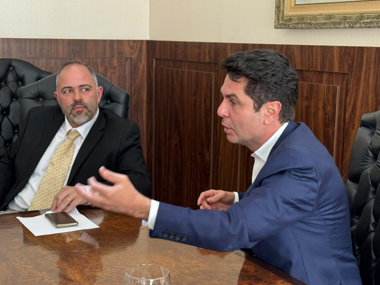 Presidente do Bloco da Madeira, deputado Artagão Júnior, reúne setor produtivo para debater Legislaç