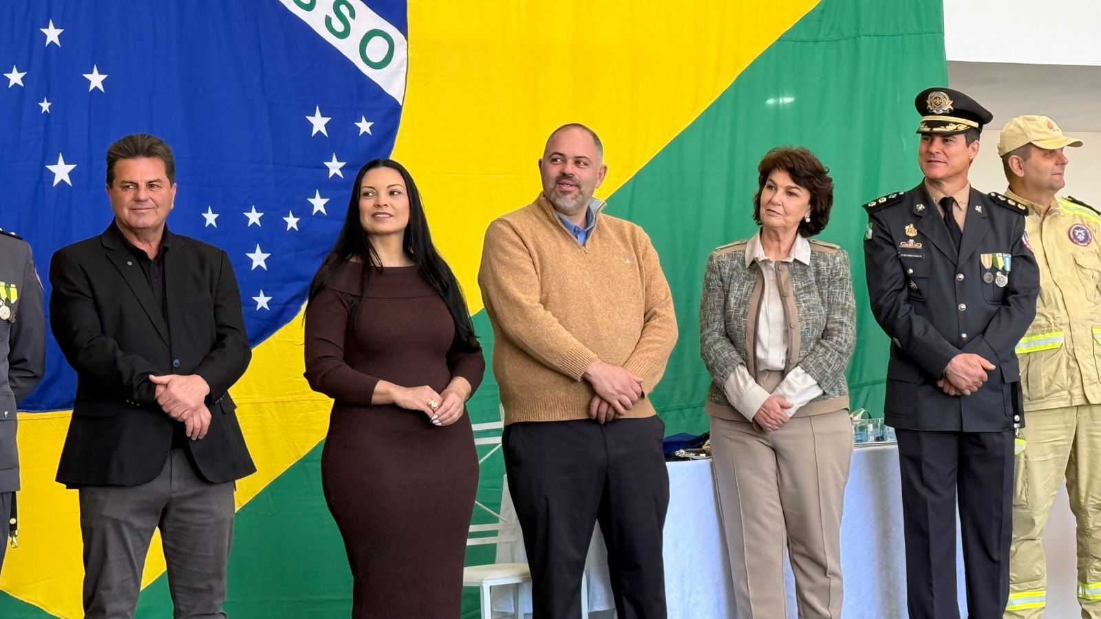 Artagão Júnior participa de solenidade de troca de comando do Corpo de Bombeiros em Guarapuava