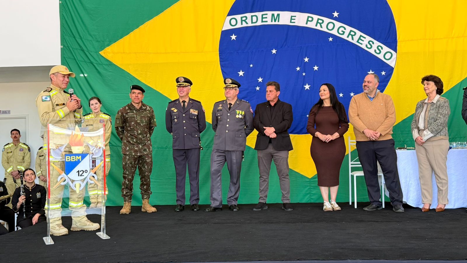 Artagão Júnior participa de solenidade de troca de comando do Corpo de Bombeiros em Guarapuava