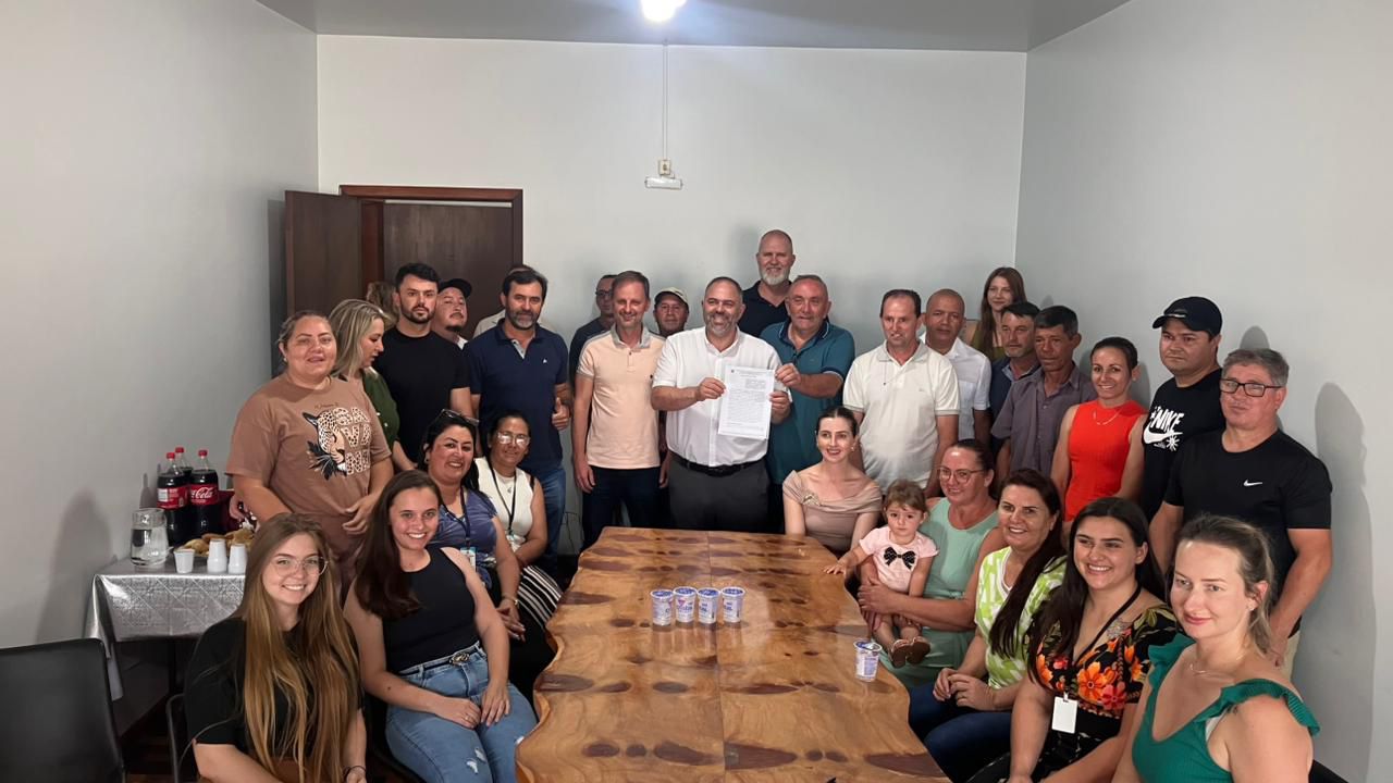 Artagão Júnior participa de assinatura de convênios para asfalto rural em Fernandes Pinheiro