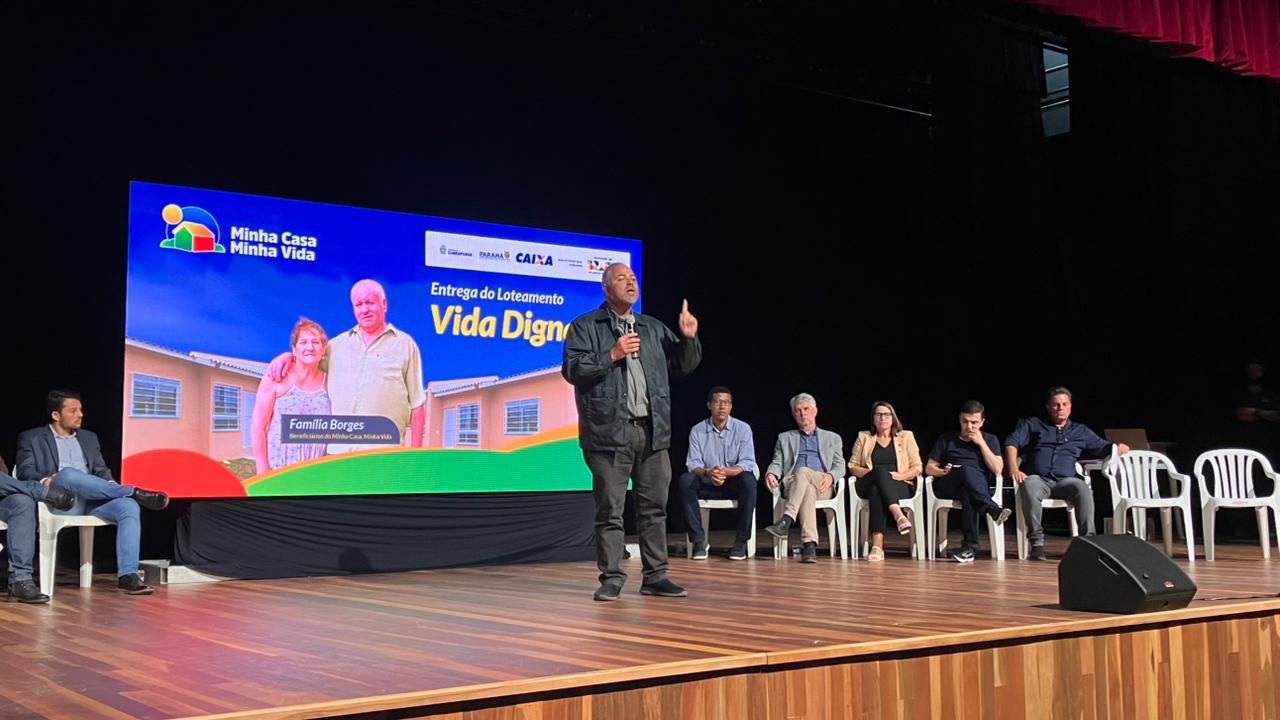Artagão Júnior participa da entrega de 99 casas do Programa Vida Digna II em Guarapuava