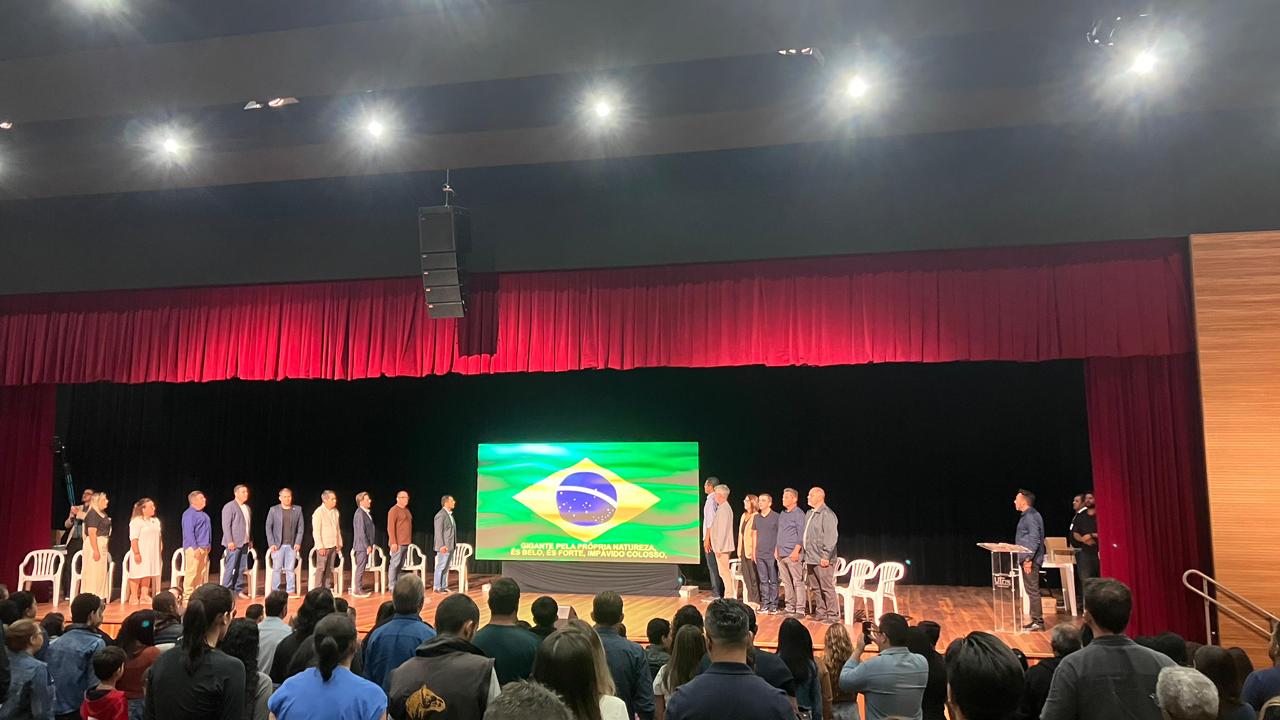 Artagão Júnior participa da entrega de 99 casas do Programa Vida Digna II em Guarapuava