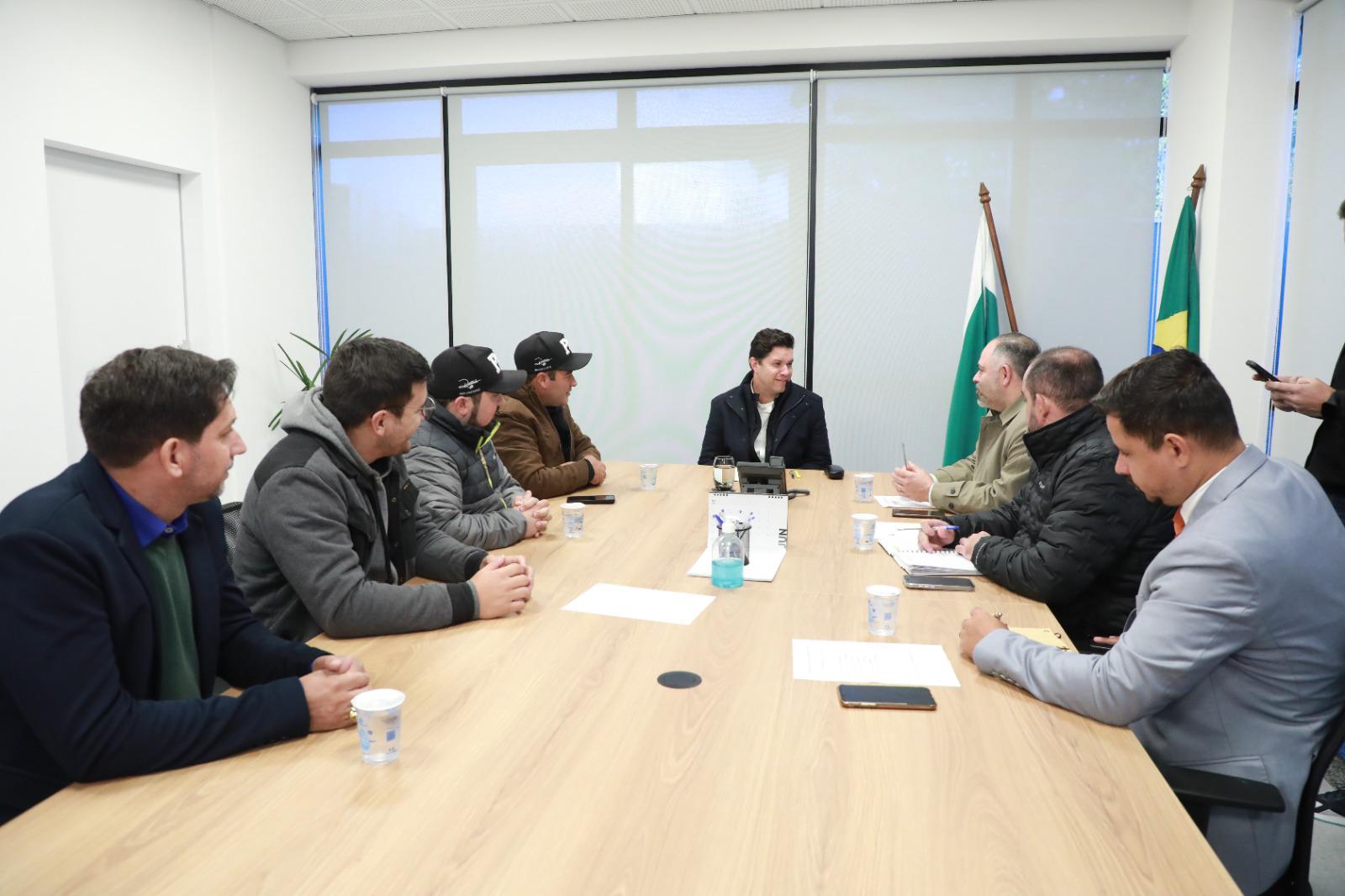 Parceria entre Artagão Júnior, prefeitos e Governo do Estado garante R$ 56 milhões para obras