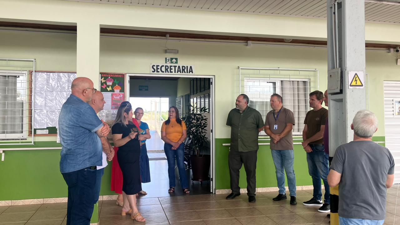 Artagão Júnior anuncia investimentos para APAE e saúde pública de Realeza