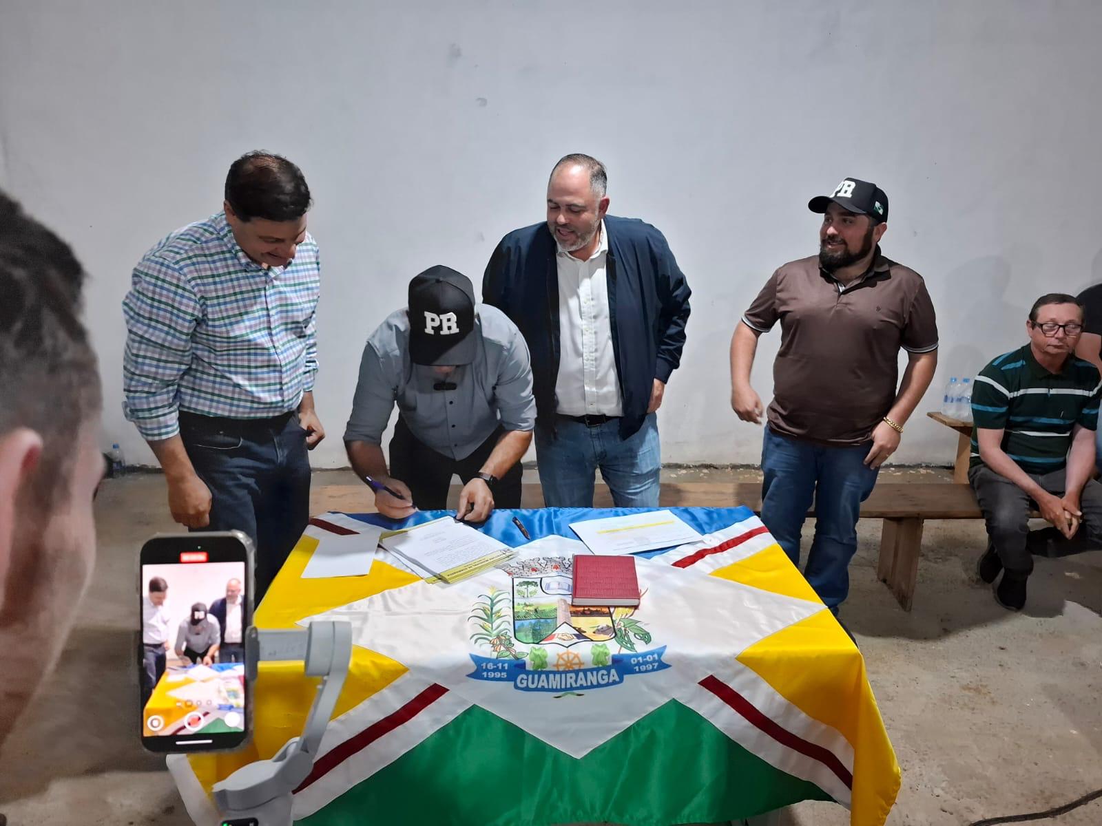 Artagão Júnior participa do anuncio de R$ 2,1 milhões em pavimentação asfáltica em Guamiranga