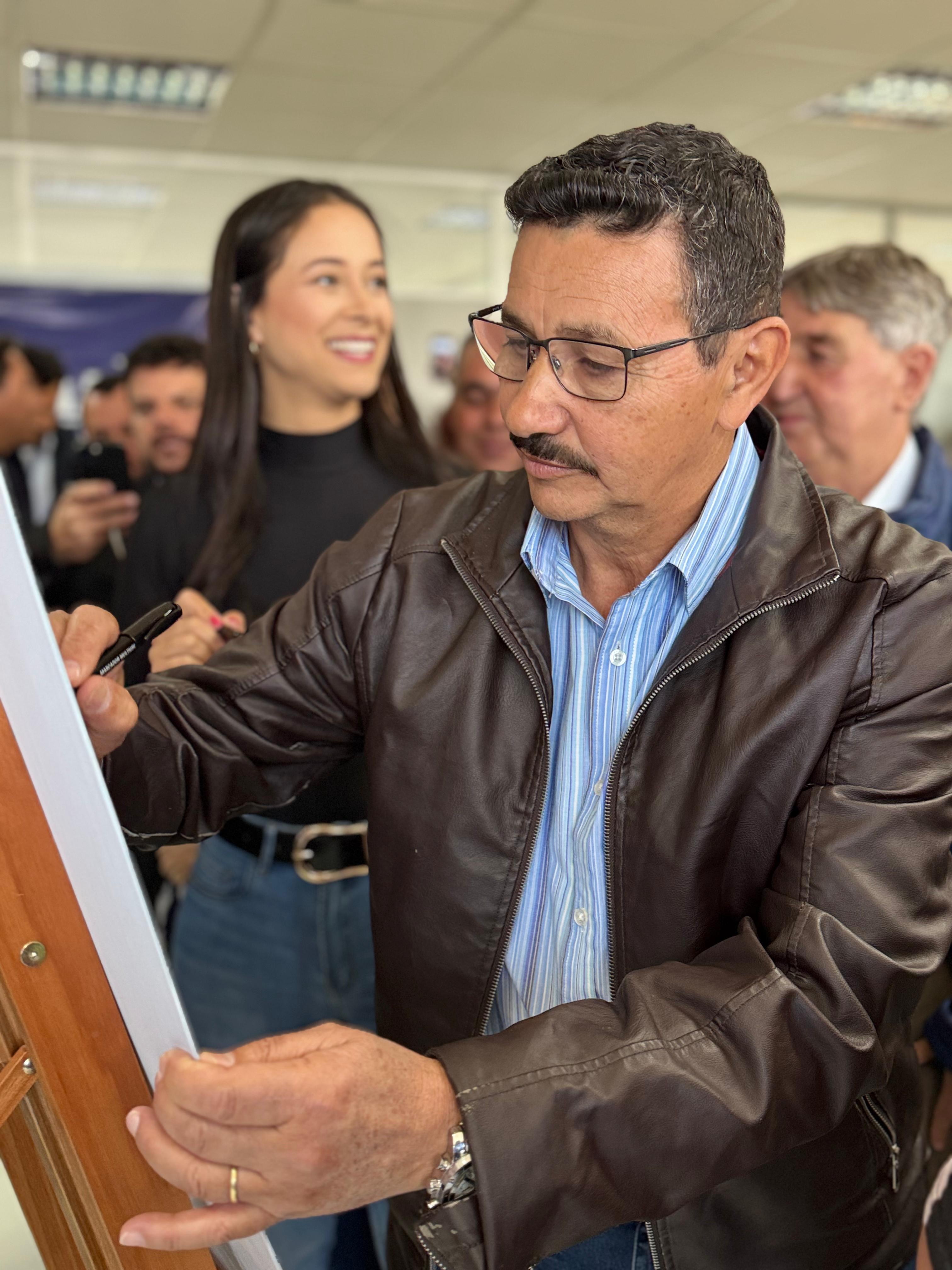 Artagão Júnior comemora investimento de R$ 16,8 milhões em novos CRAS e CREAS no Paraná