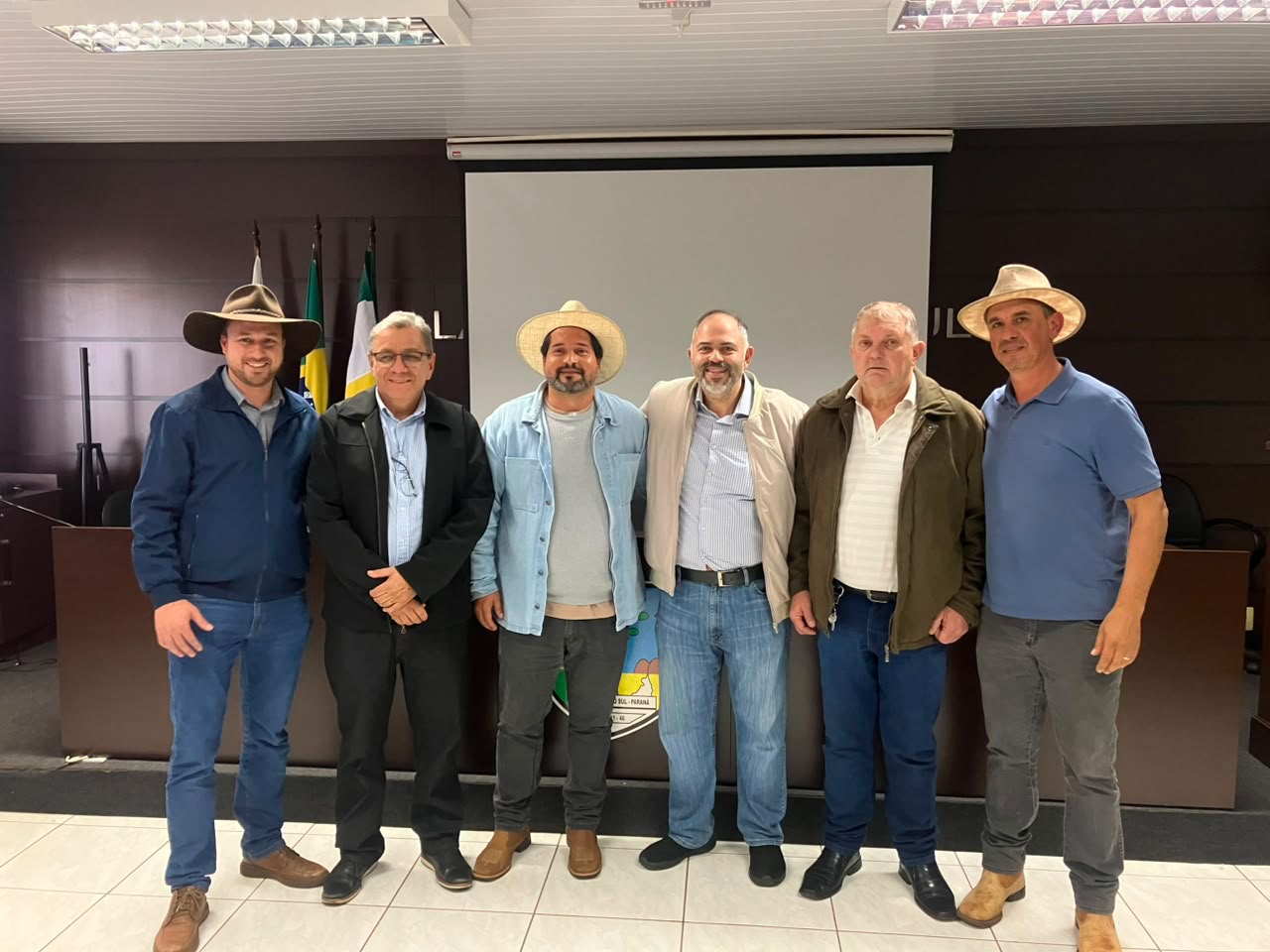 Artagão Júnior participa da entrega de Kit de Tecnologia para a Escola Municipal Água Verde