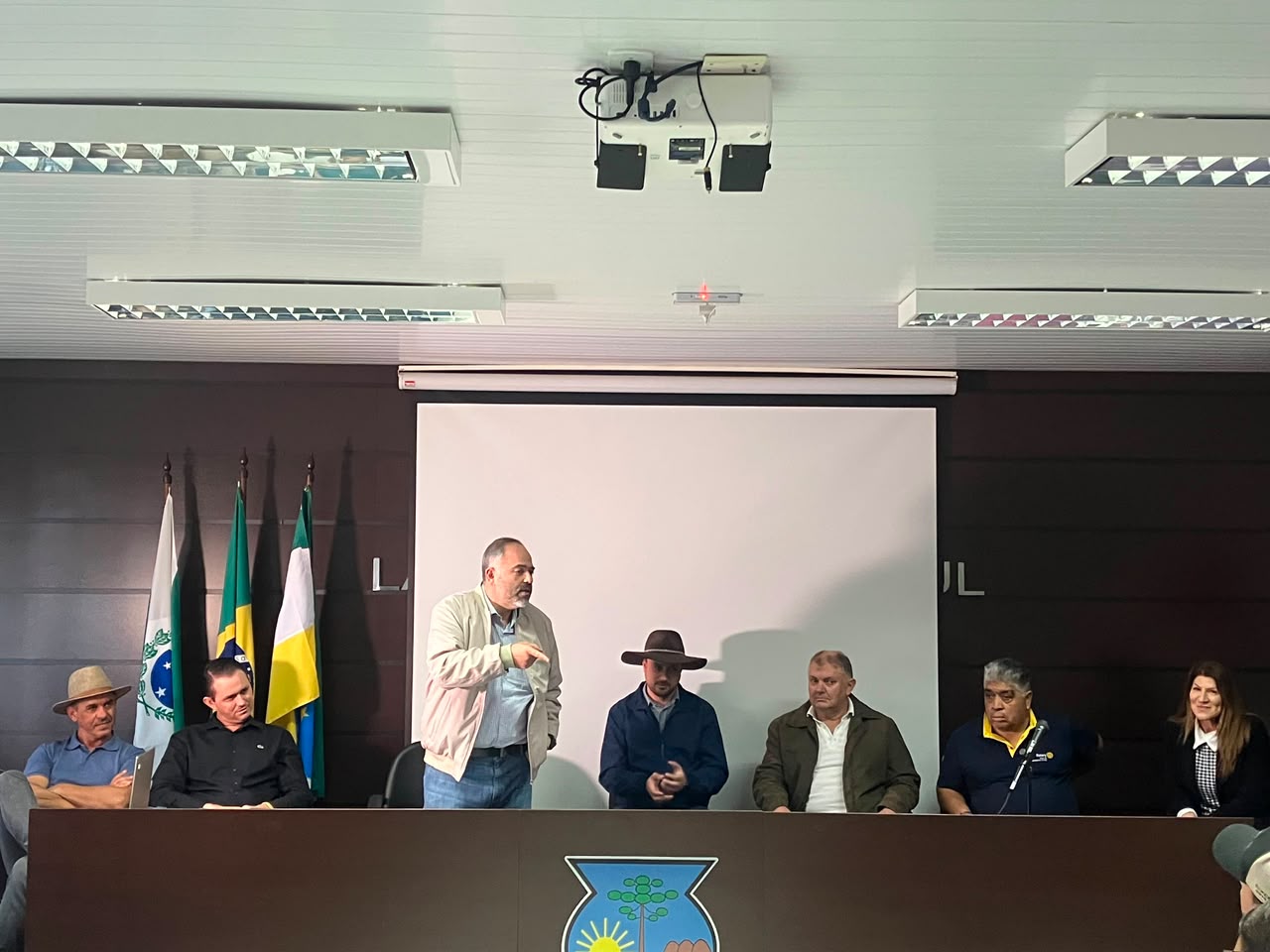 Artagão Júnior participa da entrega de Kit de Tecnologia para a Escola Municipal Água Verde