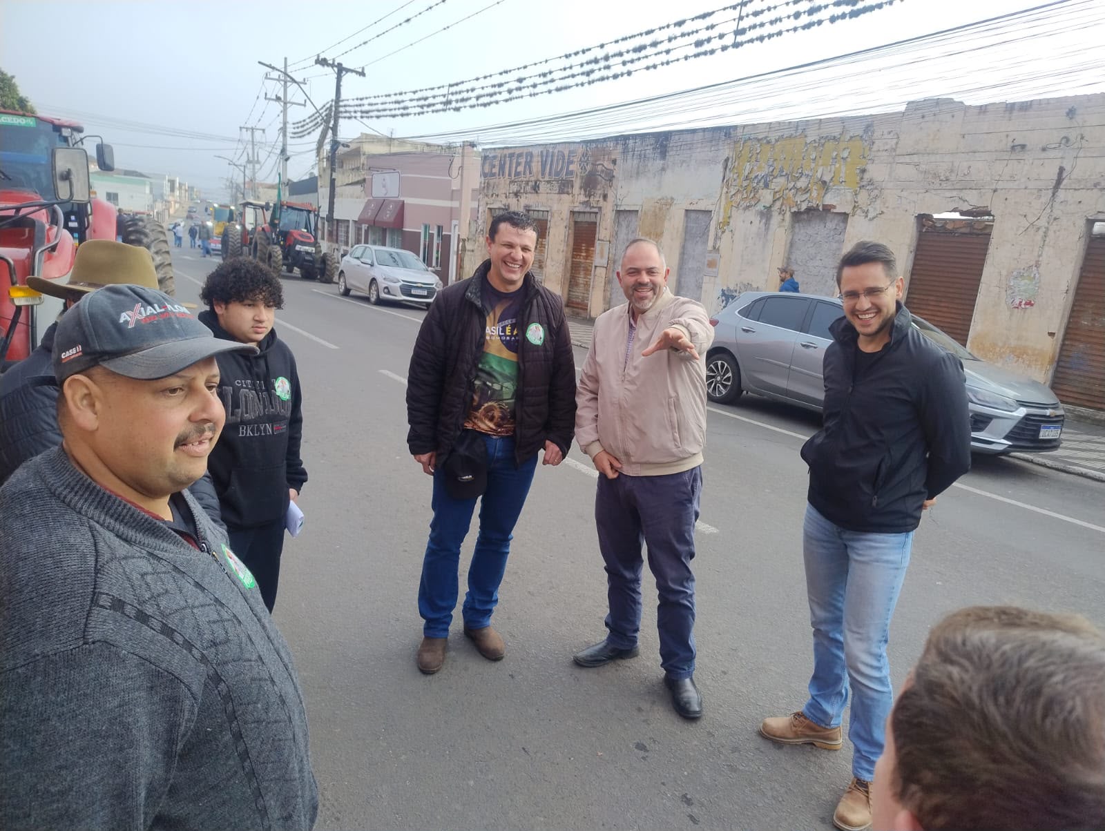 Artagão Júnior participa do Tratoraço durante a 2ª Festa da Agricultura de Piraí do Sul
