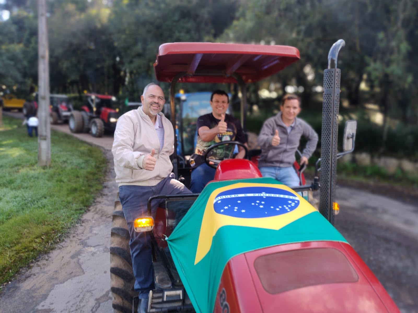 Artagão Júnior participa do Tratoraço durante a 2ª Festa da Agricultura de Piraí do Sul