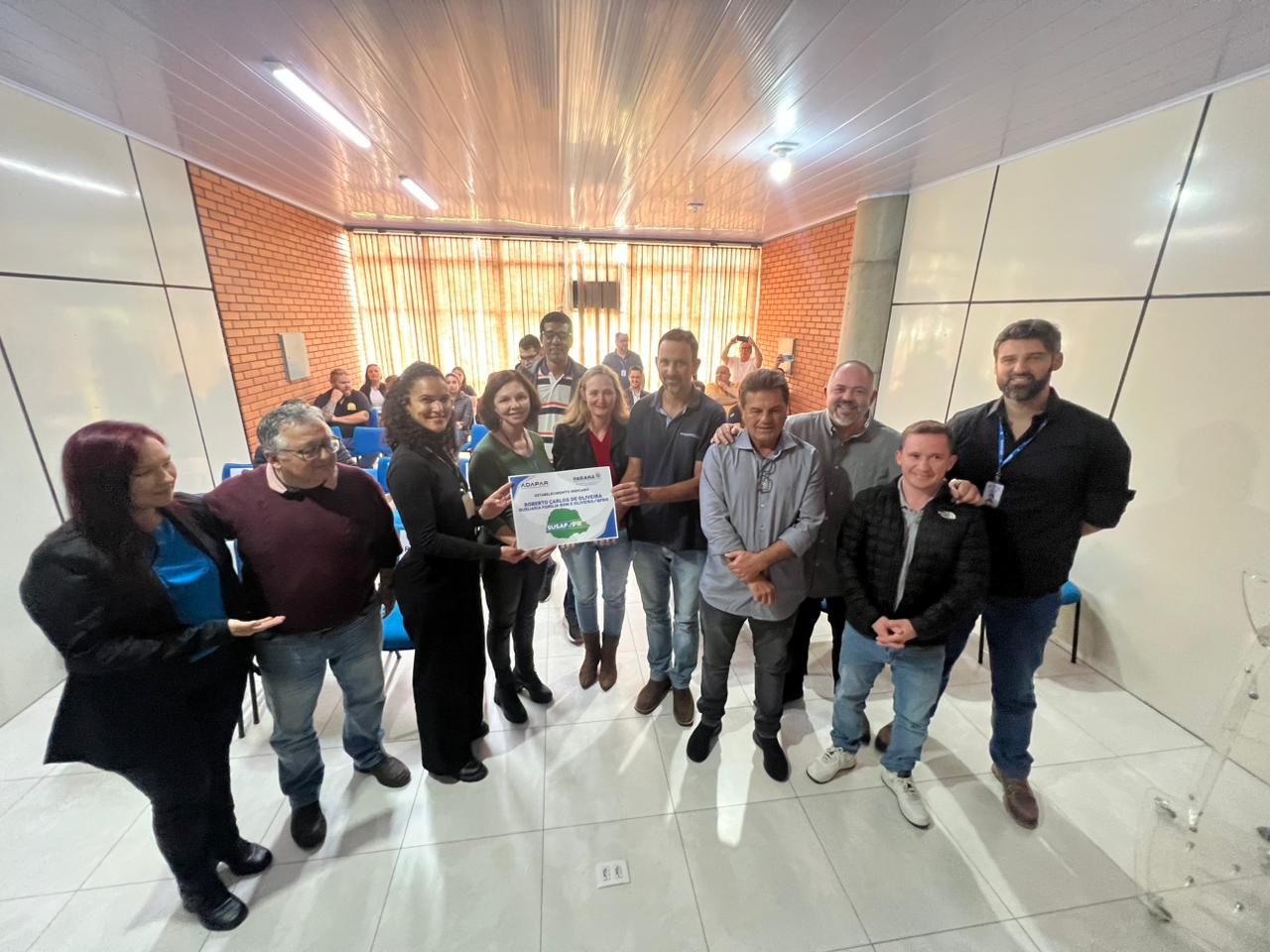 Artagão Júnior participa de entrega de selo SUSAF a queijaria de Guarapuava