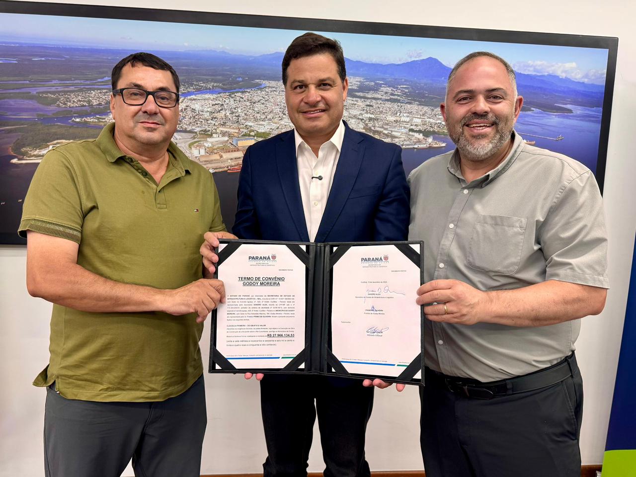 Artagão Júnior participa da assinatura de convênio para construção de ponte entre Godoy e Barbosa