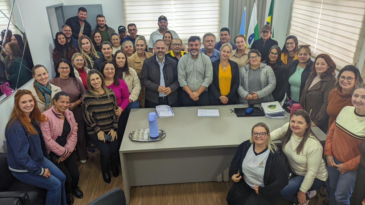 Artagão Júnior se reúne com o prefeito Roberto Rossi e lideranças de Palmital