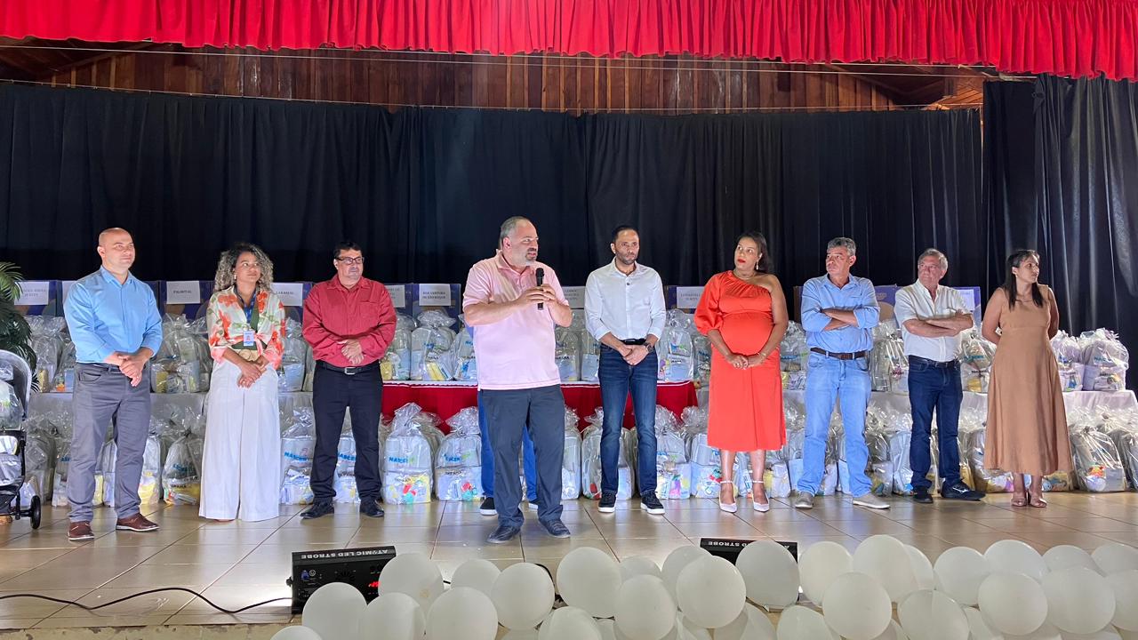 Artagão Júnior participa da entrega de Kits Bebê do programa Nascer Bem Paraná em São João do Ivaí
