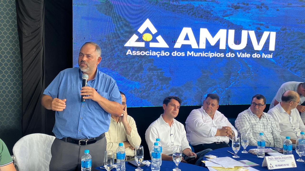 Artagão Júnior participa da posse da nova diretoria da AMUVI em Rio Branco do Ivaí
