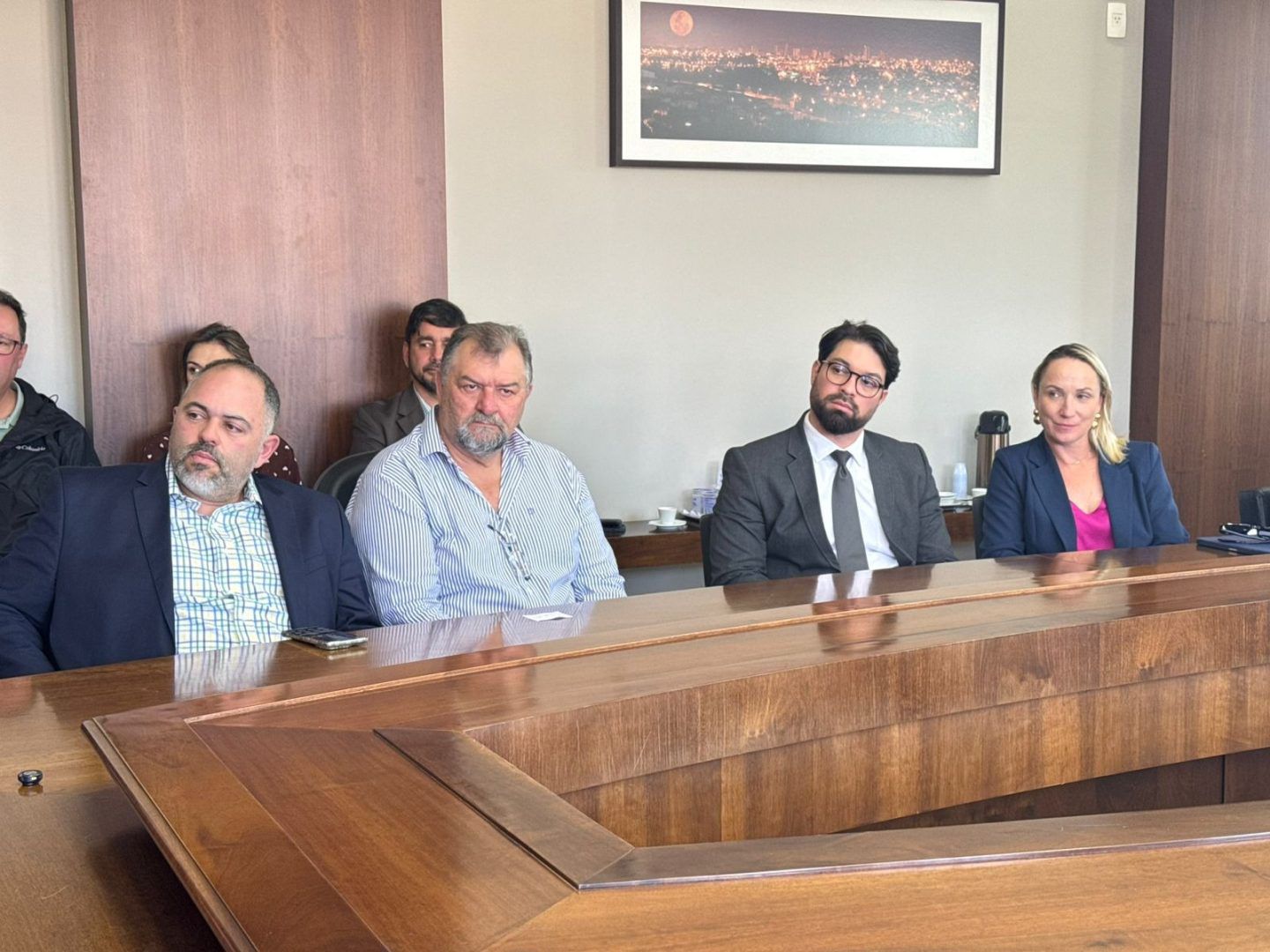 Artagão Júnior participa de reunião com o Ministério Público e o secretariado municipal em Guarapuav