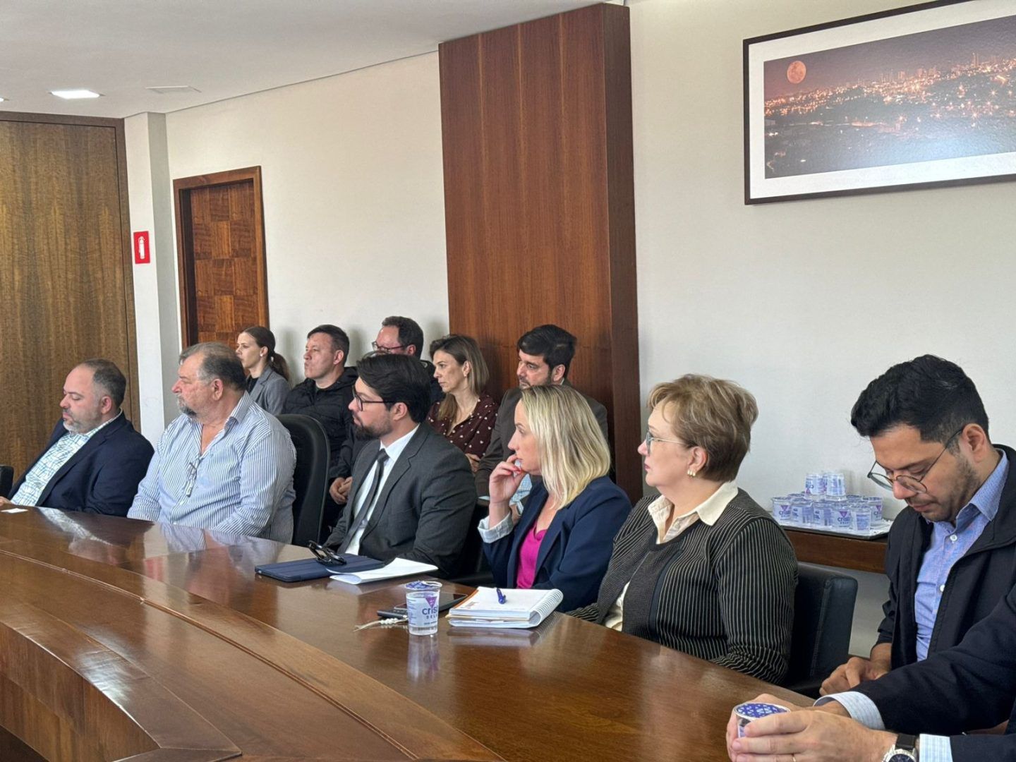 Artagão Júnior participa de reunião com o Ministério Público e o secretariado municipal em Guarapuav