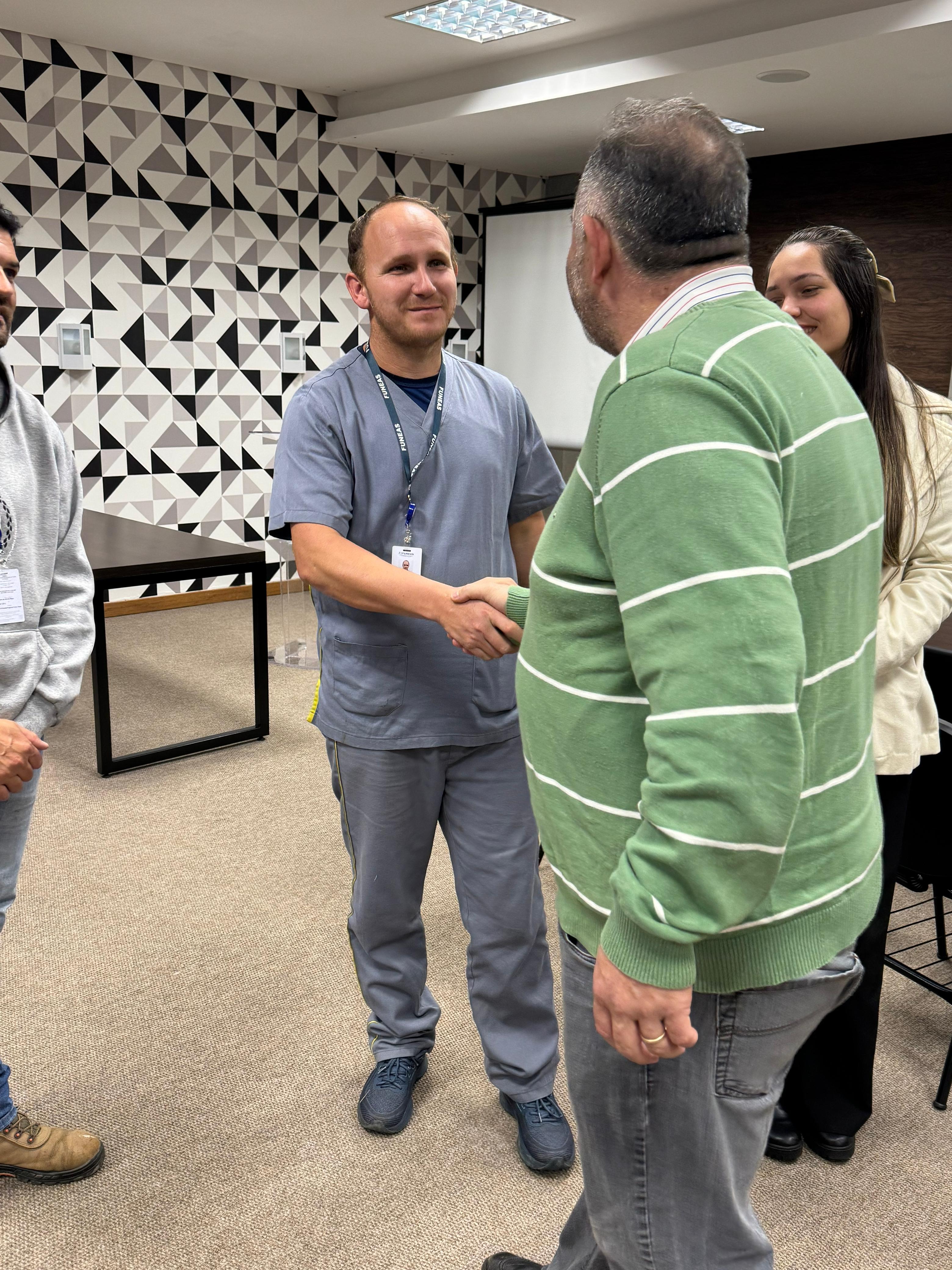 Artagão Júnior se reúne com direção do Hospital Regional de Guarapuava para discutir demandas