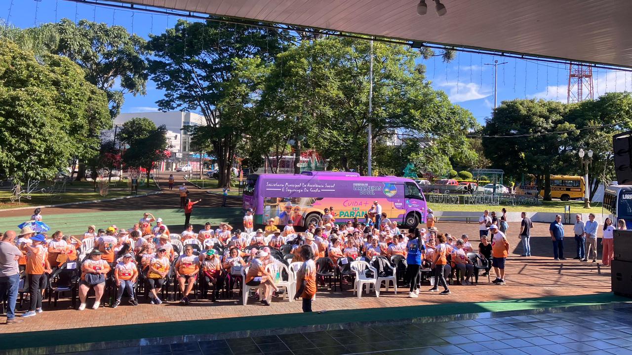 Artagão Júnior participa da entrega de ônibus do programa Cuida Mais Paraná em Laranjeiras do Sul