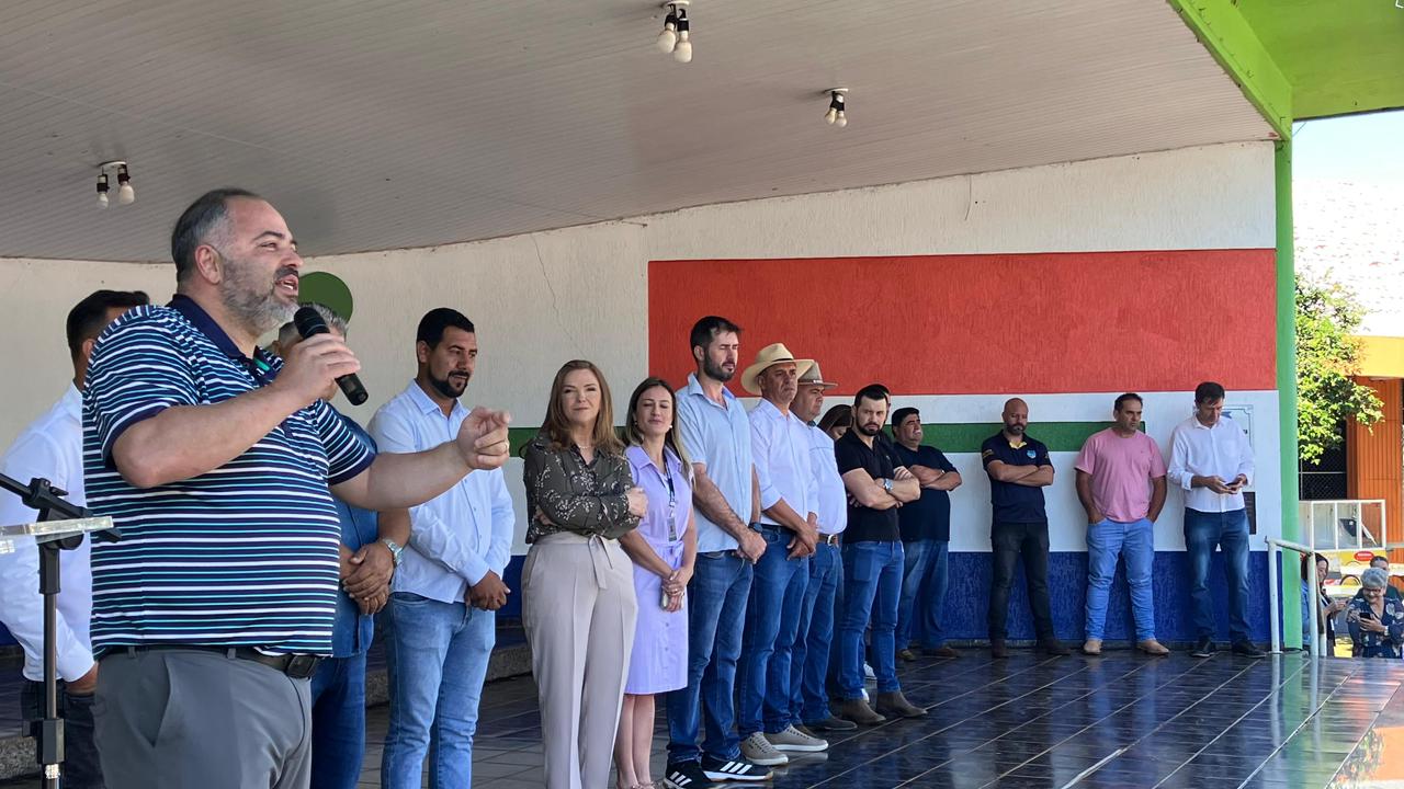 Artagão Júnior participa da entrega de ônibus do programa Cuida Mais Paraná em Laranjeiras do Sul