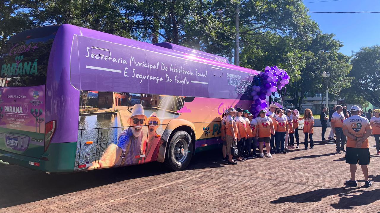 Artagão Júnior participa da entrega de ônibus do programa Cuida Mais Paraná em Laranjeiras do Sul
