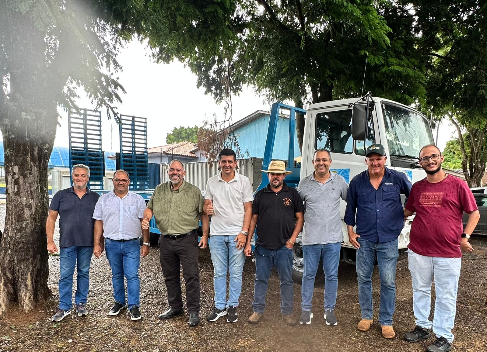 Artagão Júnior participa da entrega de caminhão prancha e reforça compromisso com Lidianópolis