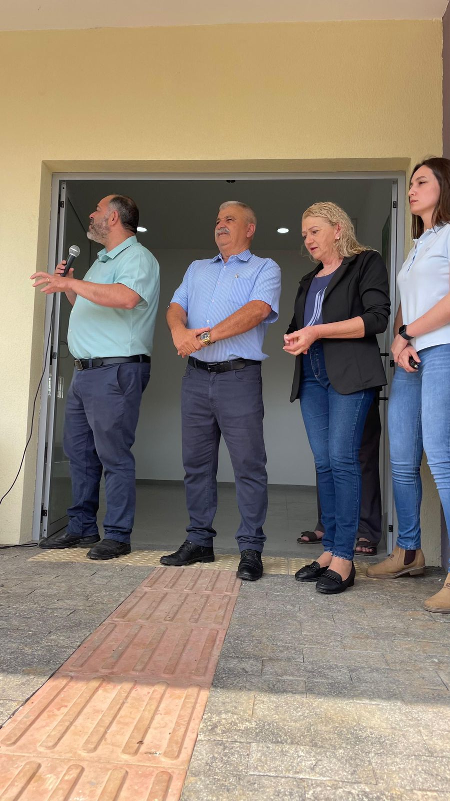 Artagão e Jorge Derbli entregam capela e britador em Irati