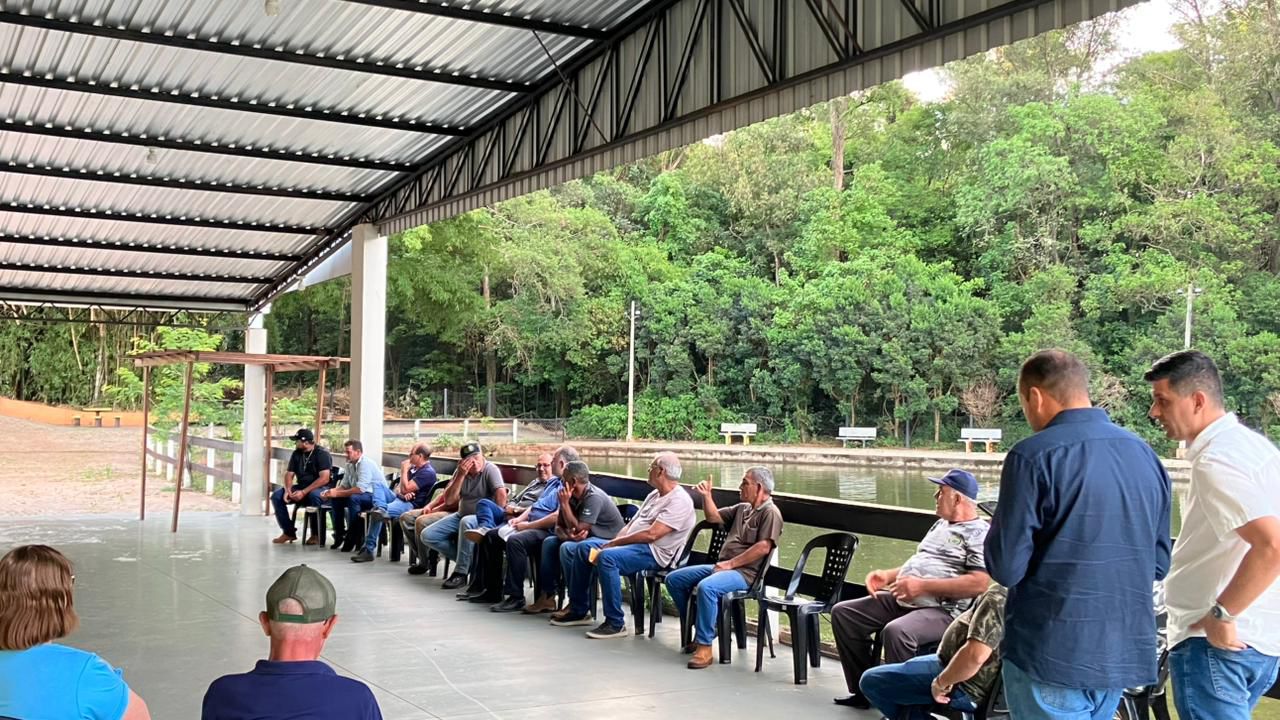 Artagão Júnior discute investimentos e demandas com o Prefeito Cido e vereadores em Lidianópolis