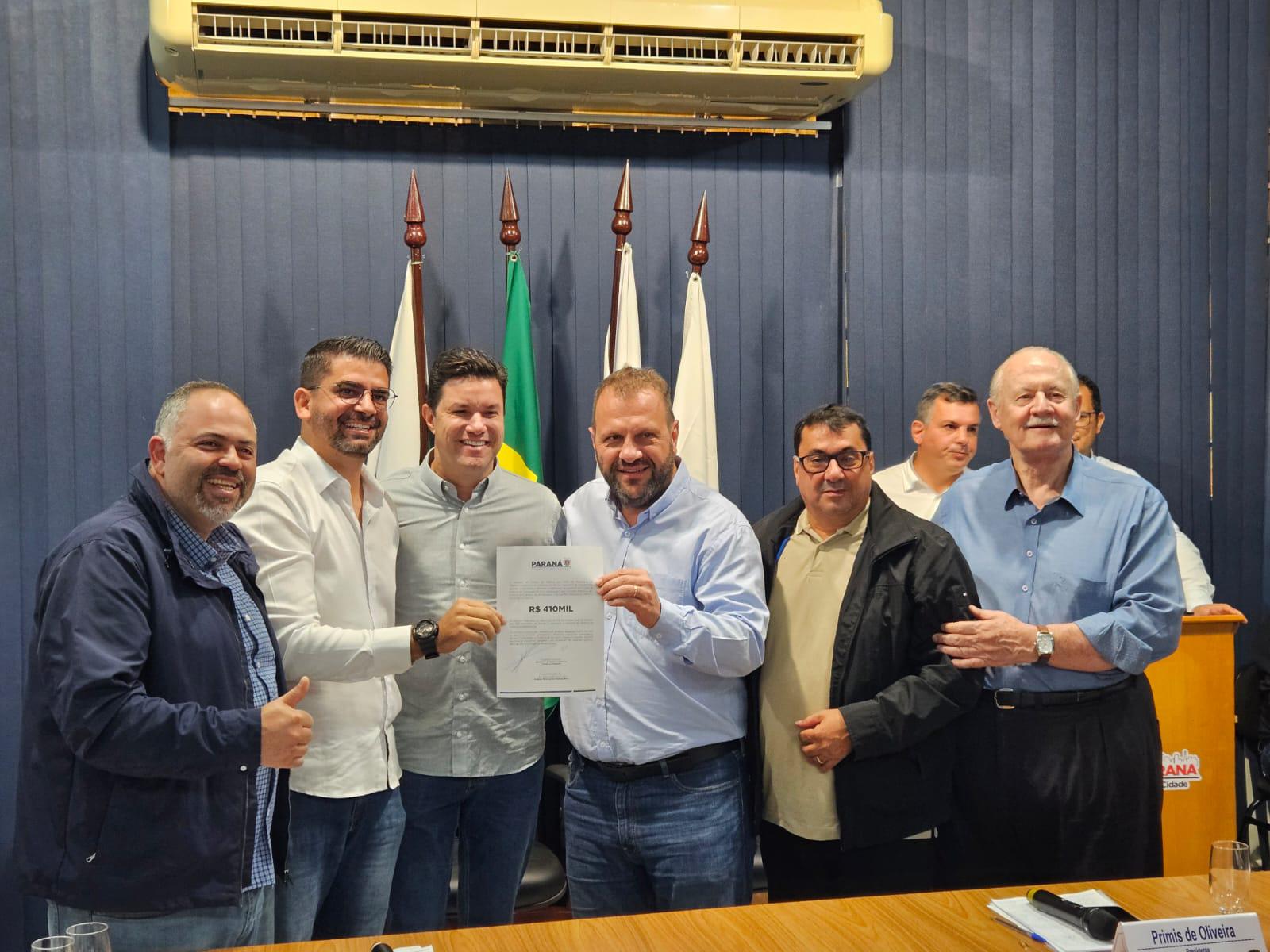 Artagão Júnior participa de reunião da AMUVI e destaca repasse de R$ 10,1 milhões para juventude