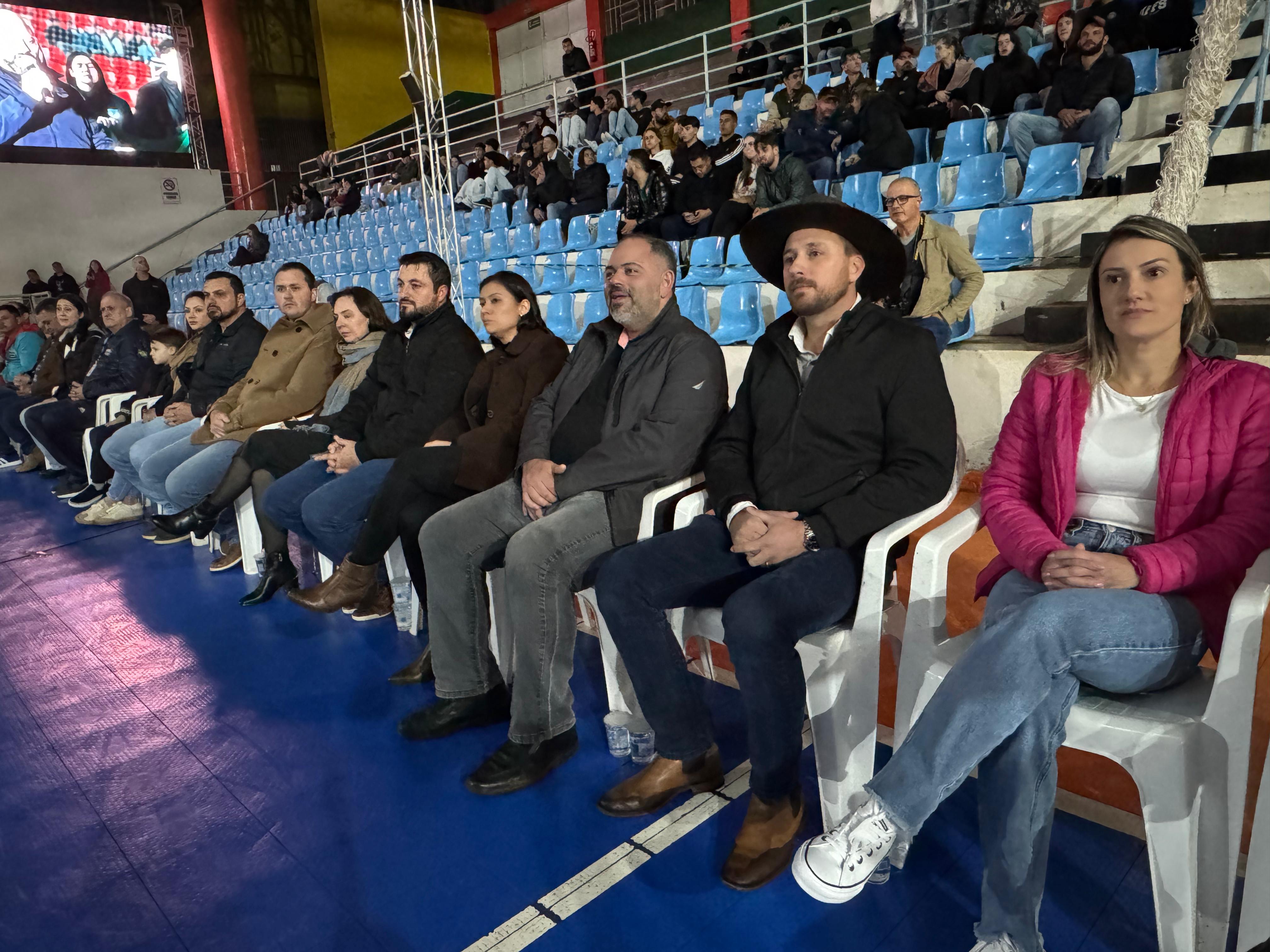 Artagão Júnior, prefeito Jaison Mendes prestigiam abertura da 67ª edição dos Jogos Abertos do Paraná