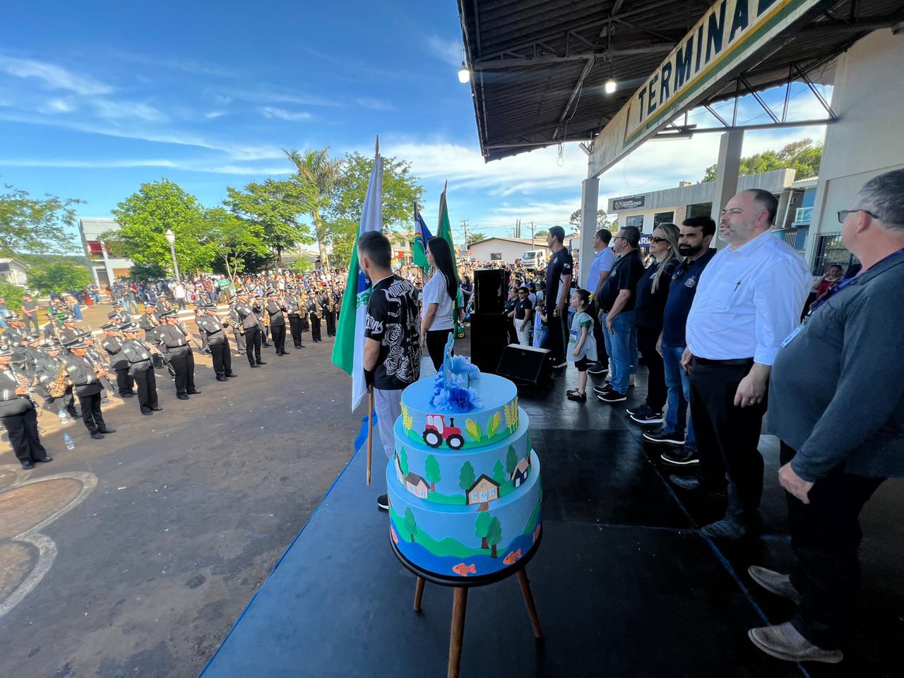 Artagão Júnior participa do desfile cívico em comemoração aos 29 anos de Foz do Jordão