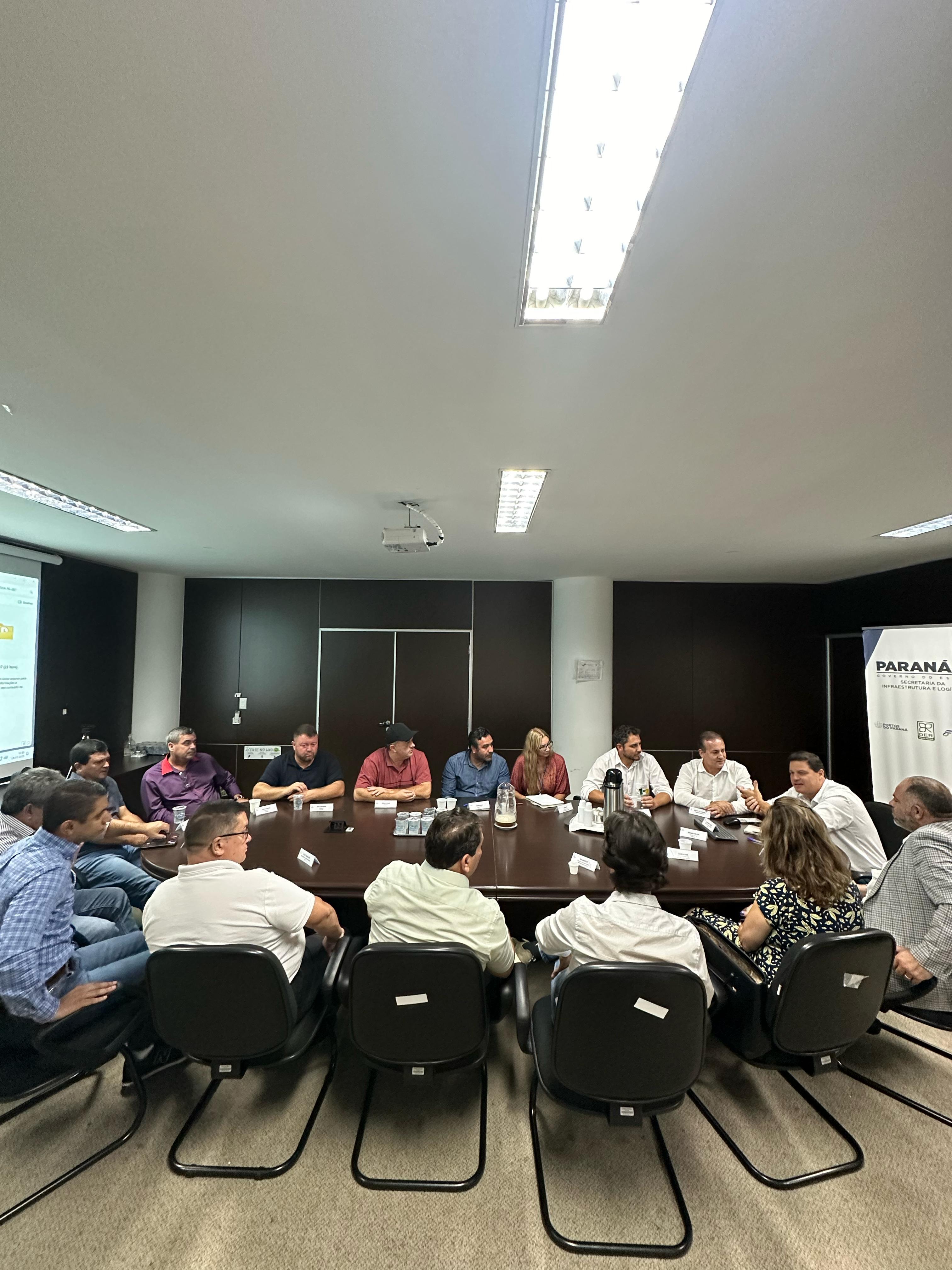 Artagão e prefeito Orli de Ivaí discutem asfaltamento da PR-487 com secretário Sandro Alex