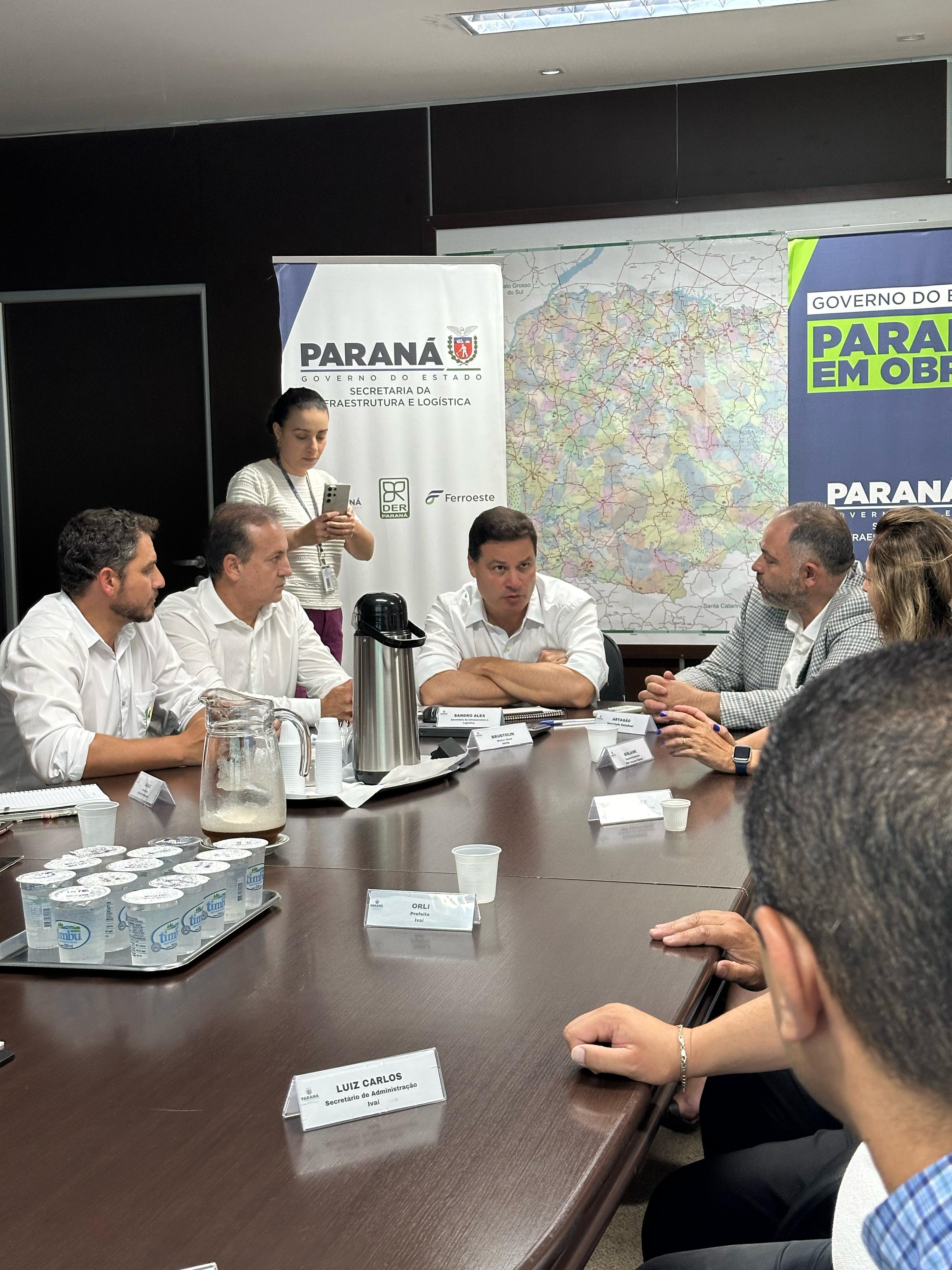 Artagão e prefeito Orli de Ivaí discutem asfaltamento da PR-487 com secretário Sandro Alex