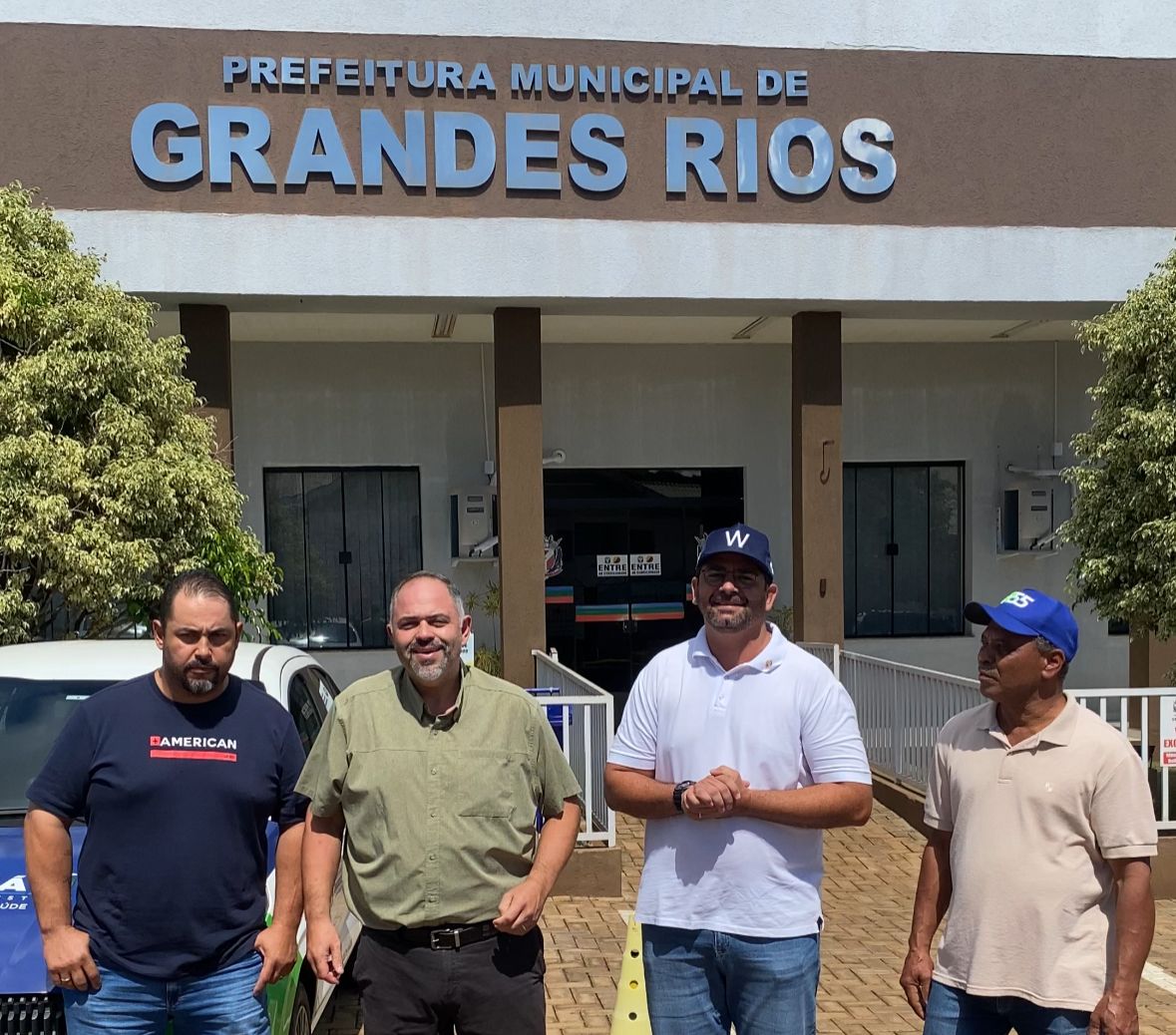 Artagão Júnior participa da entrega de veículos e máquinas e anuncia investimentos em Grandes Rios
