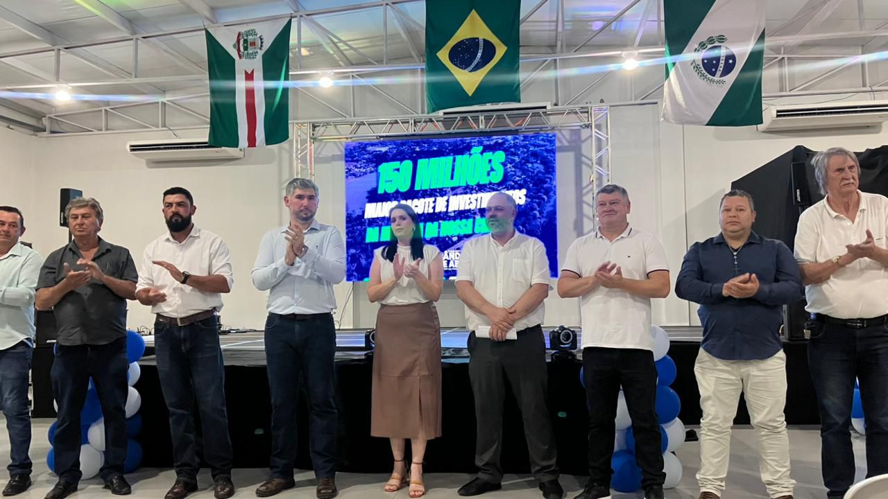 Artagão Júnior participa do anúncio do maior pacote de investimentos da história de Cândido de Abreu
