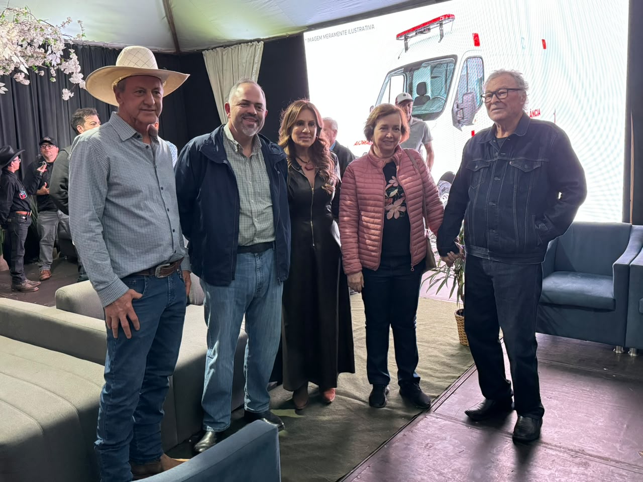 Deputado Artagão Júnior participa da EXPOJUR ao lado da prefeita Joelma e reforça investimentos