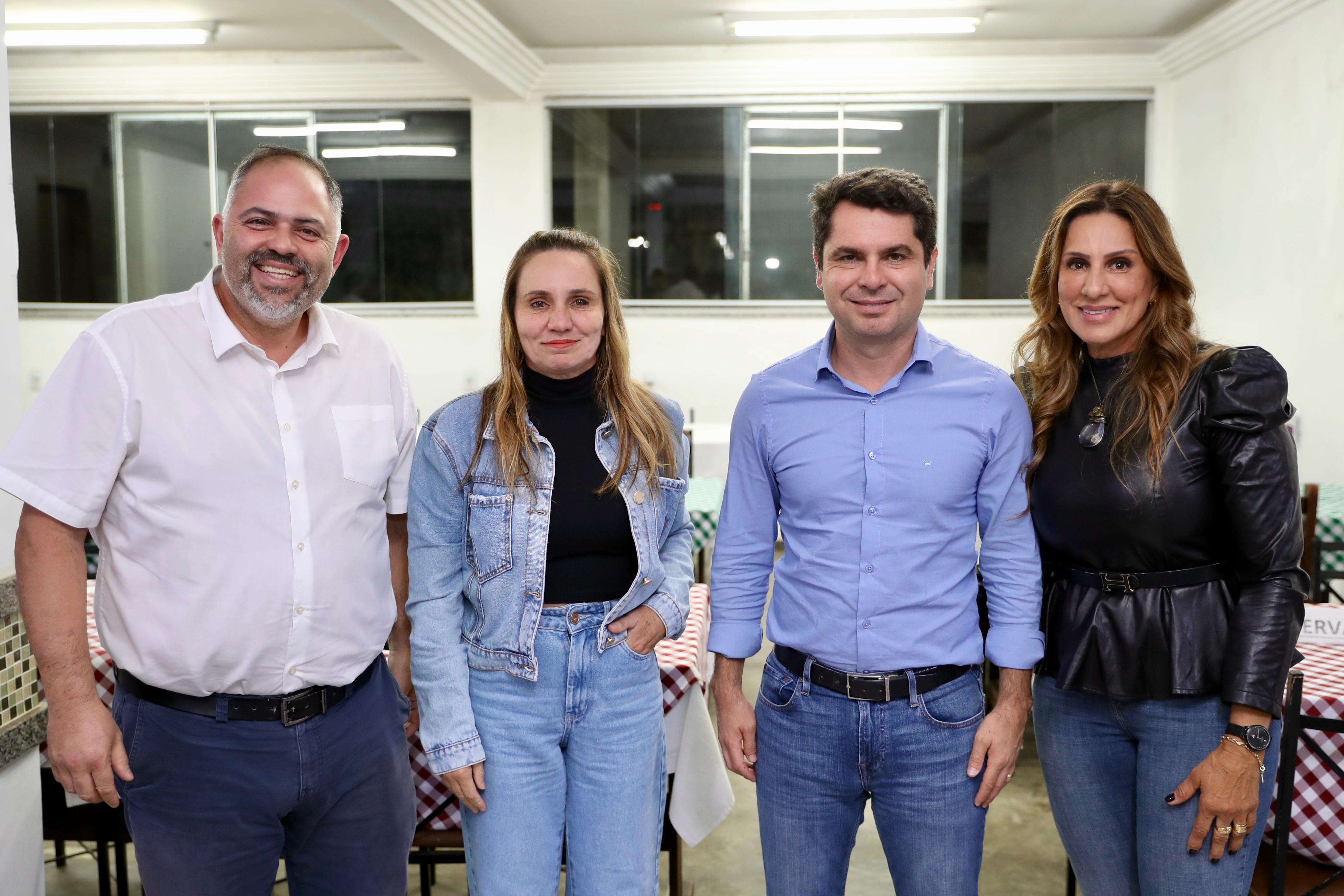Artagão Júnior e Alexandre Curi se reúnem com prefeitos do Paraná para tratar de investimentos e eme