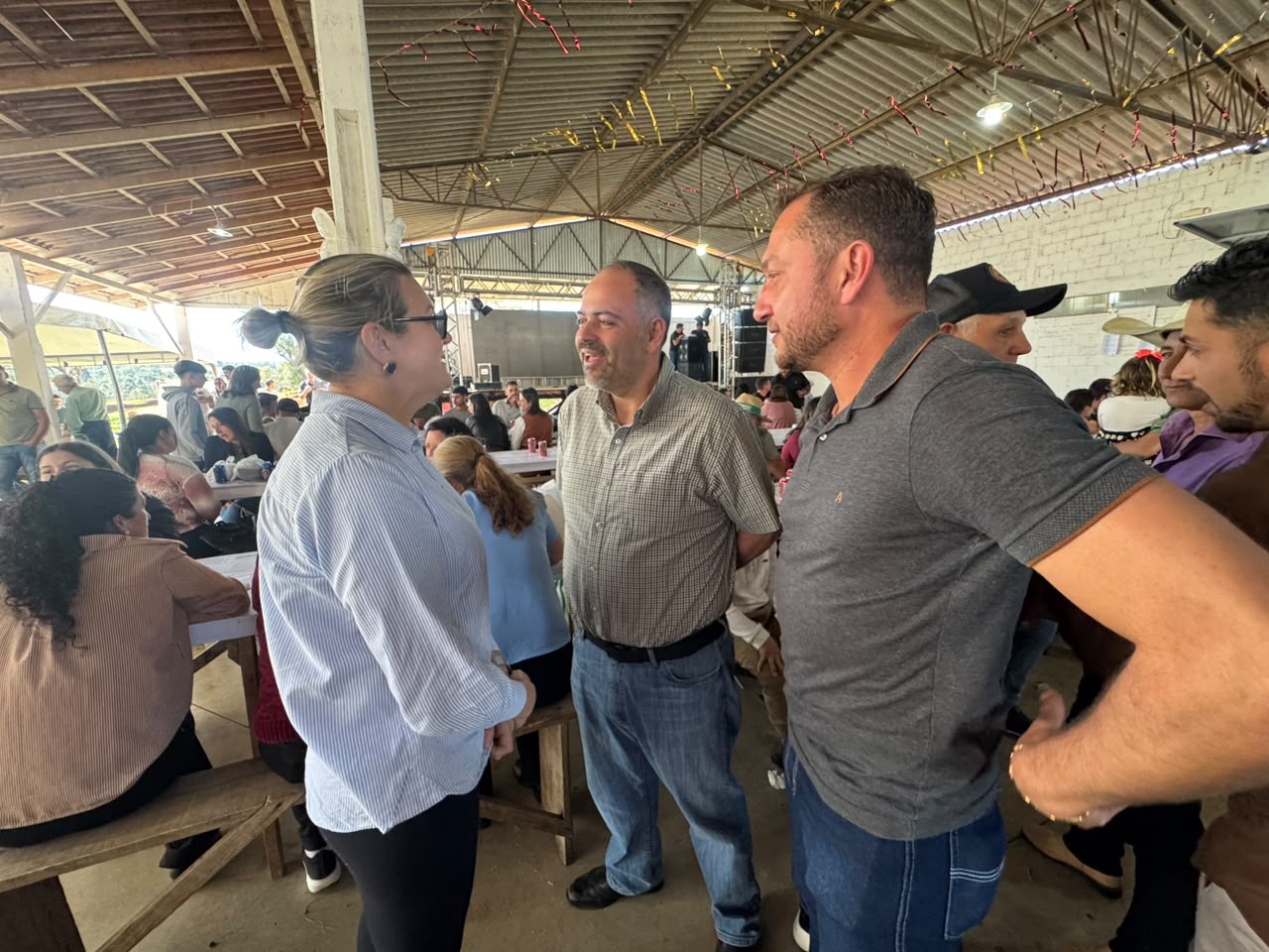 Deputado Artagão Júnior prestigia Festa da Comunidade Porto Soares, em Rio Azul